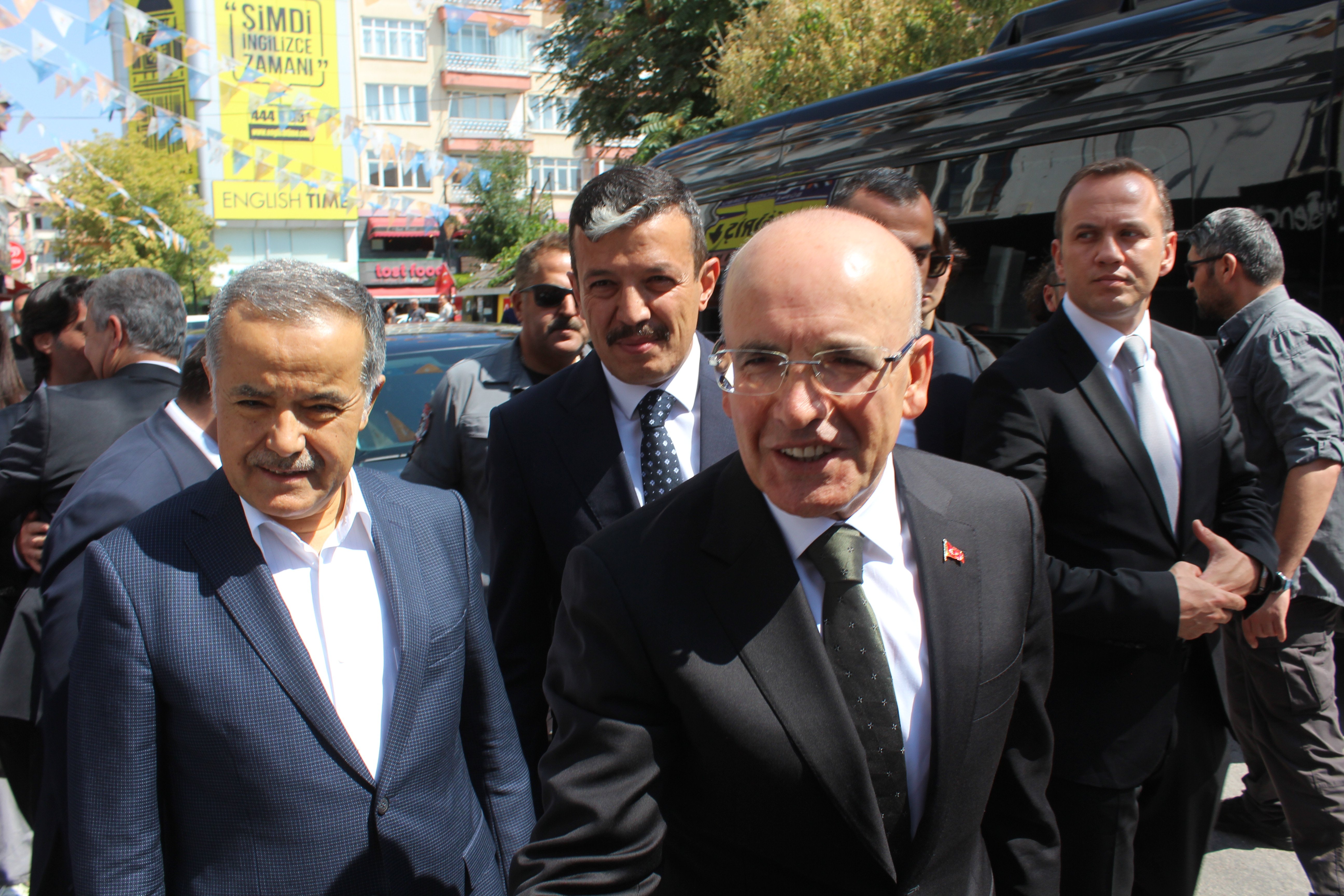 Bakan Şimşek iş insanlarıyla toplantıda