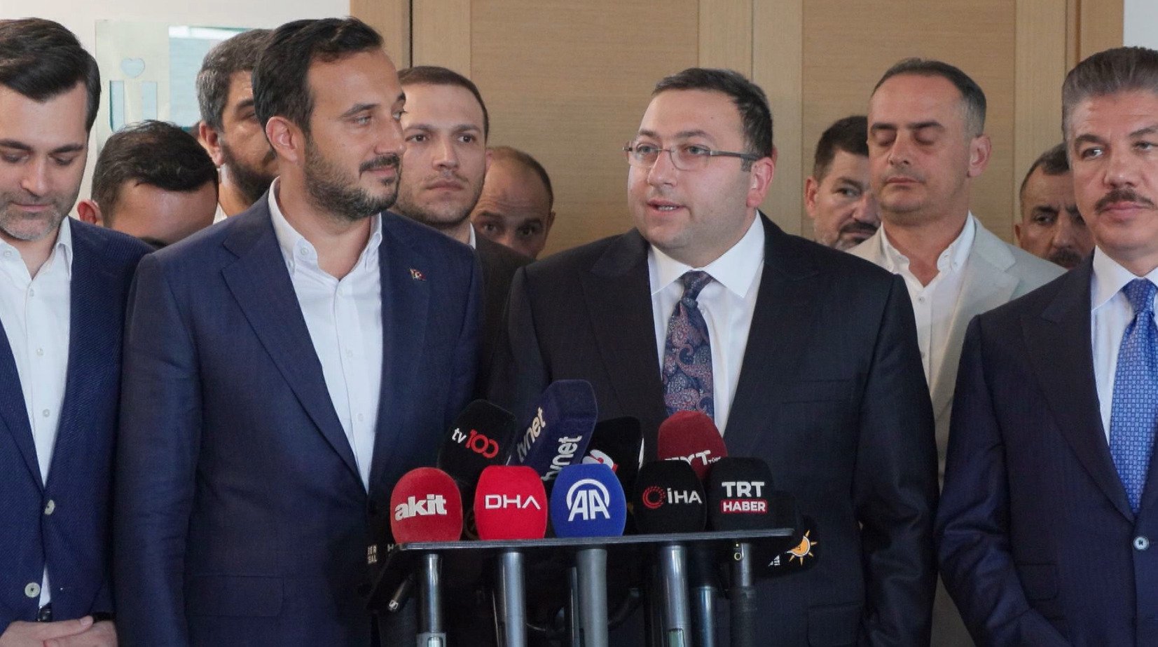 AK Parti İstanbul İl Başkanı Abdullah Özdemir ve Üsküdar Belediye Başkanvekili Dündar Ziya Gültekin