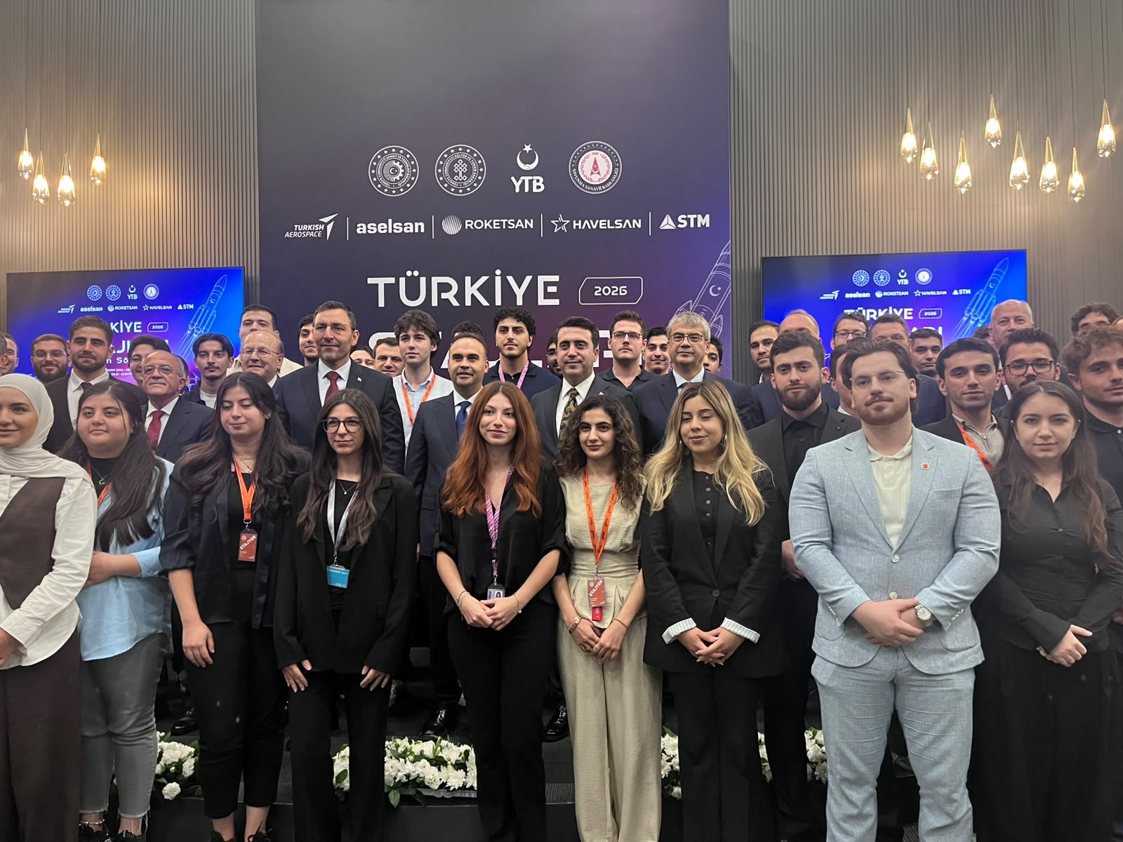Sanayi ve Teknoloji Bakanı Mehmet Fatih Kacır, gençlerle bir araya geldi