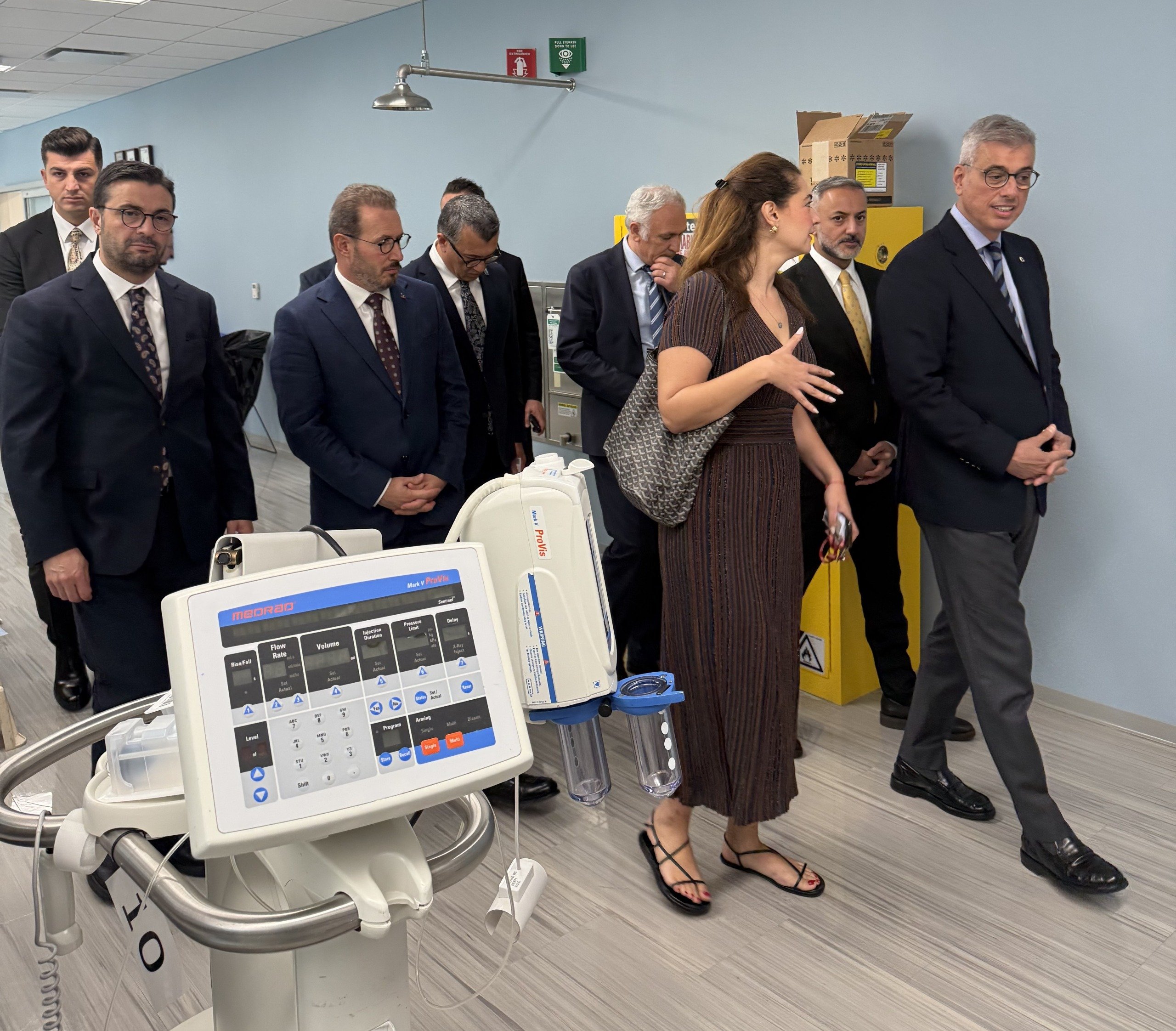 Bakan Memişoğlu robotik cerrahi teknolojisi inceliyor