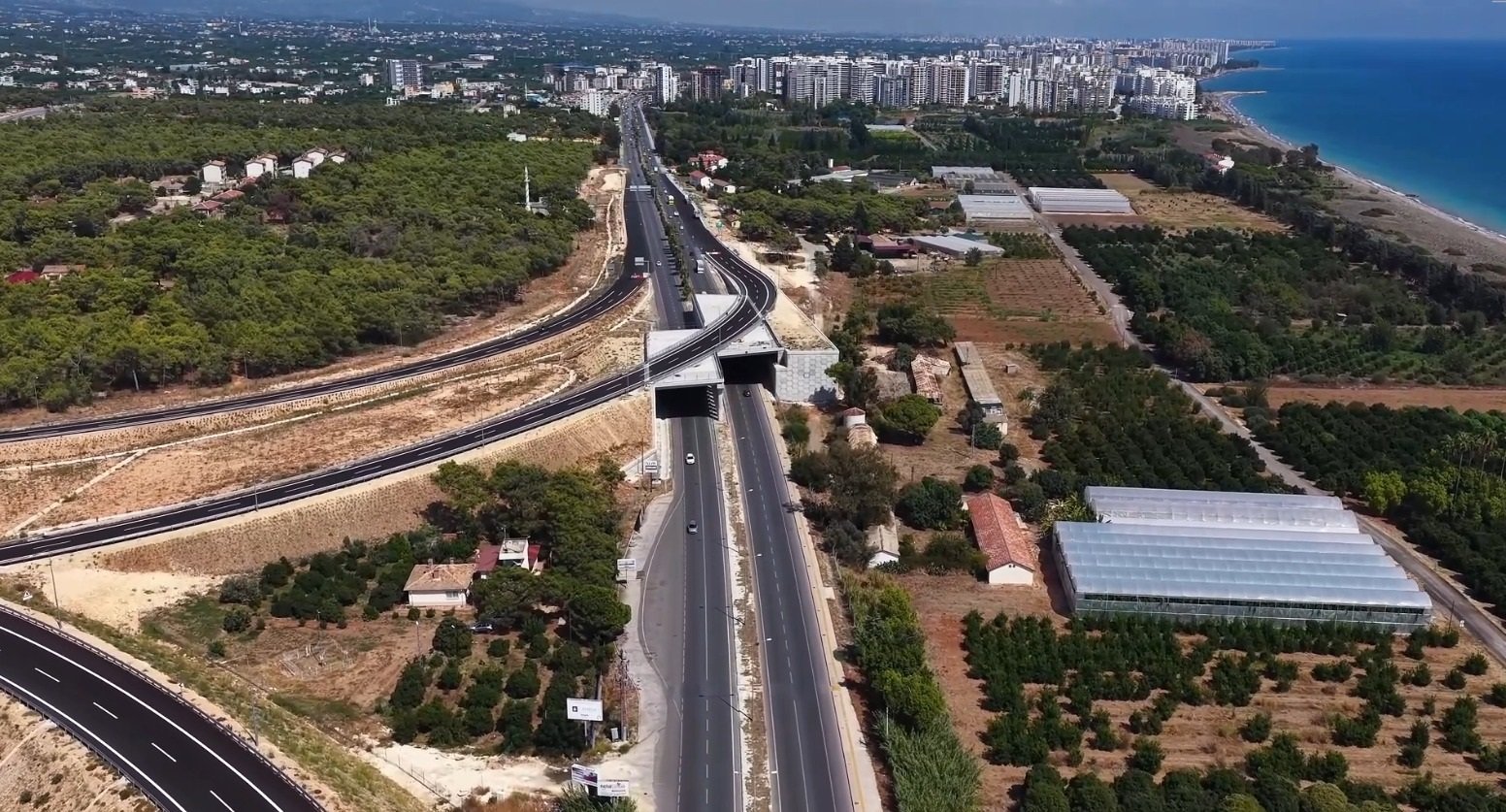 Otoyol projesinde viyadük inşaatı sürüyor