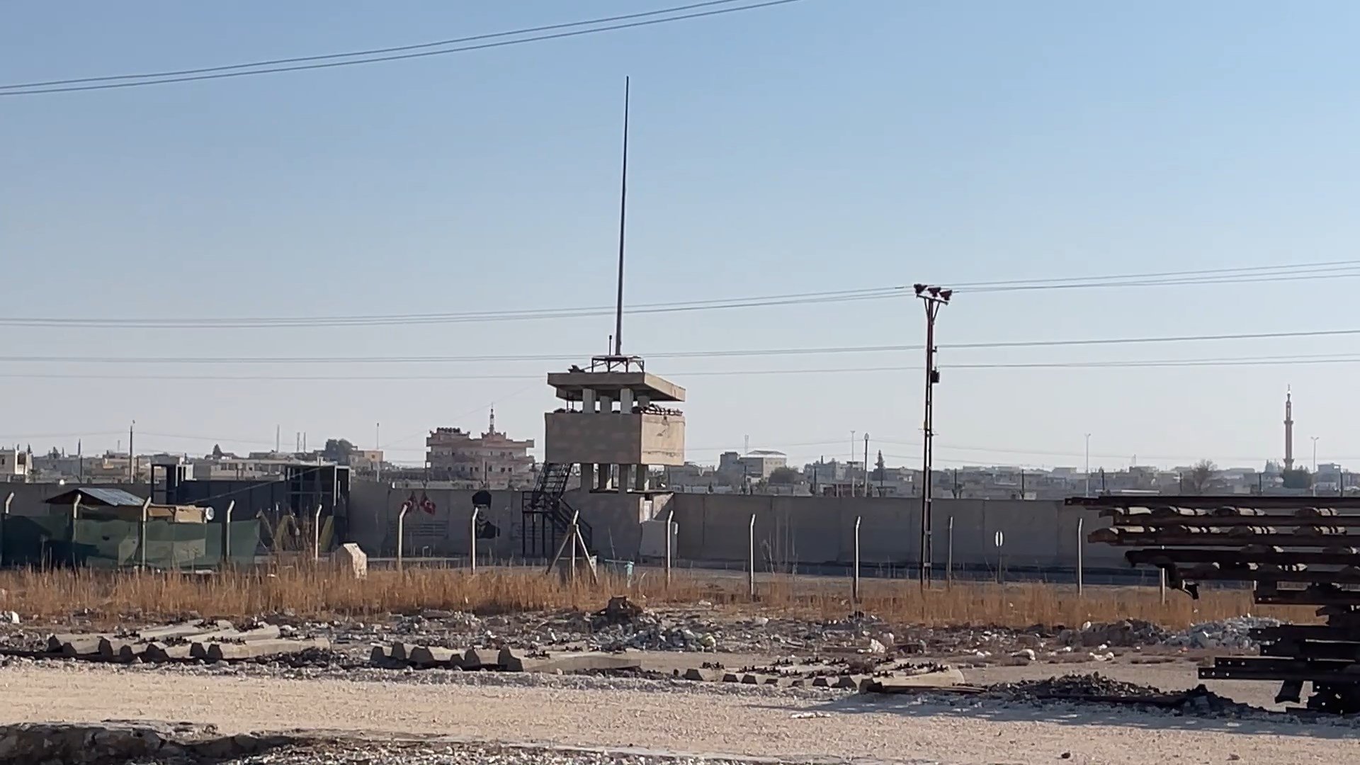 Akçakale sınır hattındaki mayınlı alanda yangın