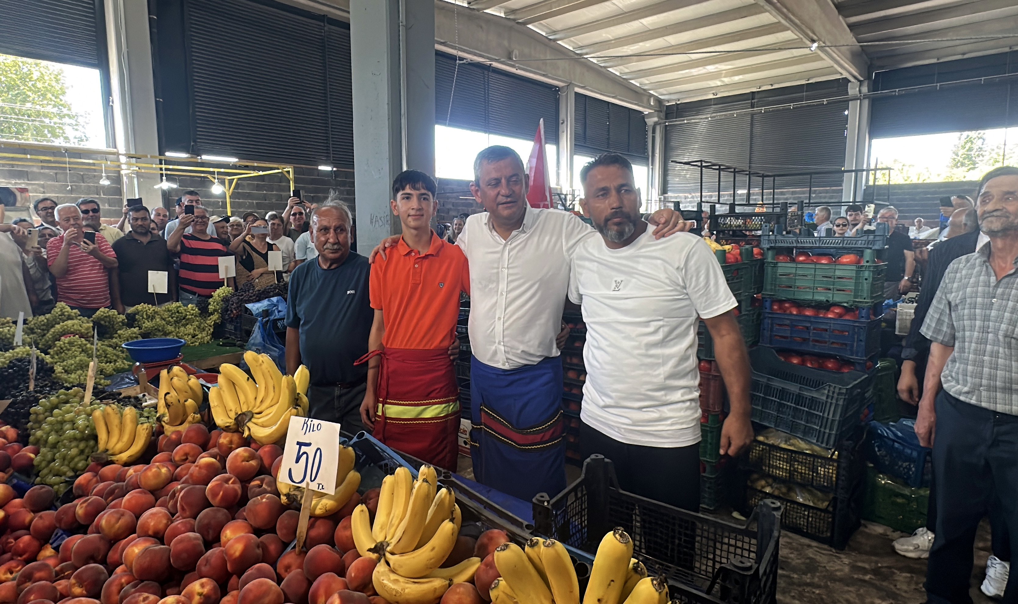Özgür Özel emeklilerle buluştu