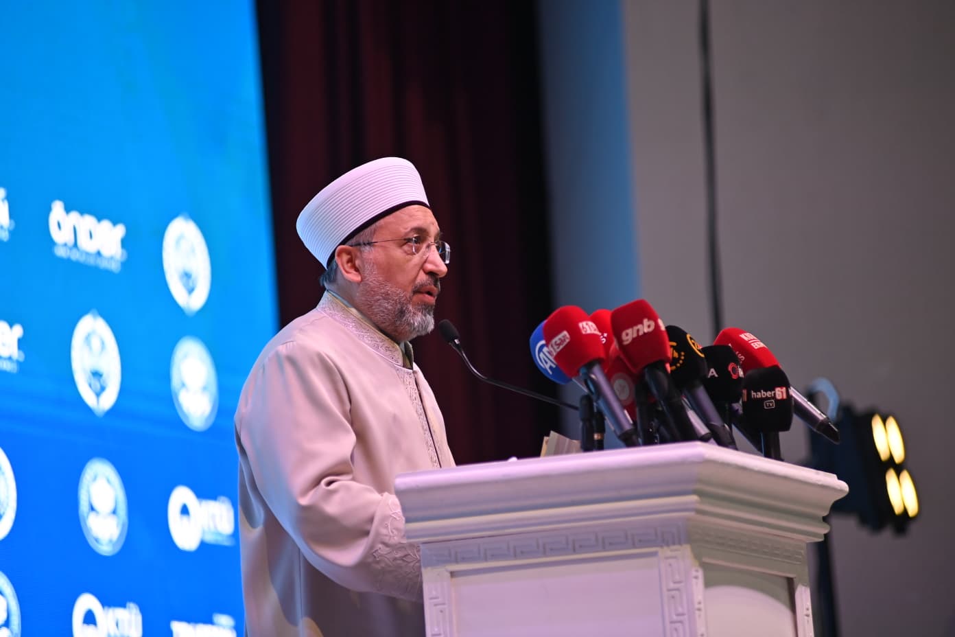 Bakan Tekin kurultayda konuşuyor