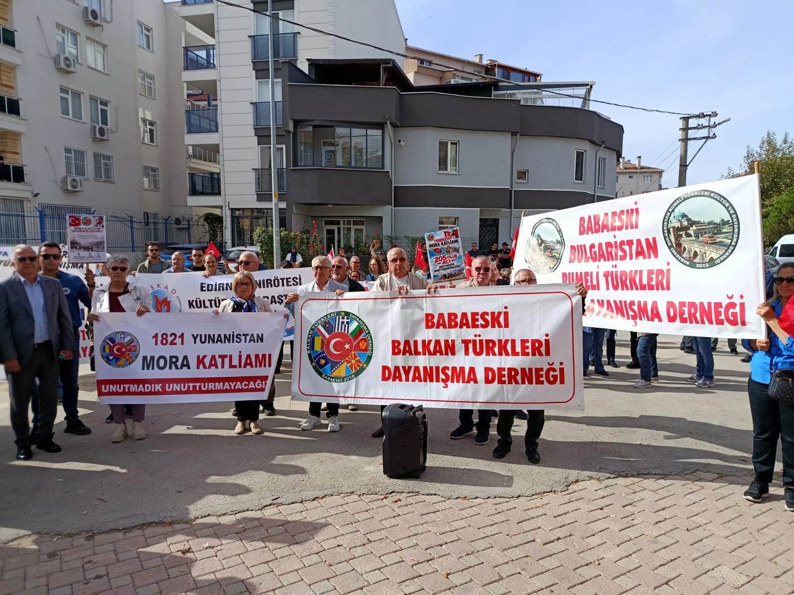 Babaeski Balkan Türkleri Dayanışma Derneği Kültür ve Sanat Oluşum Başkanı Mehmet Kamar konuşma yapıyor