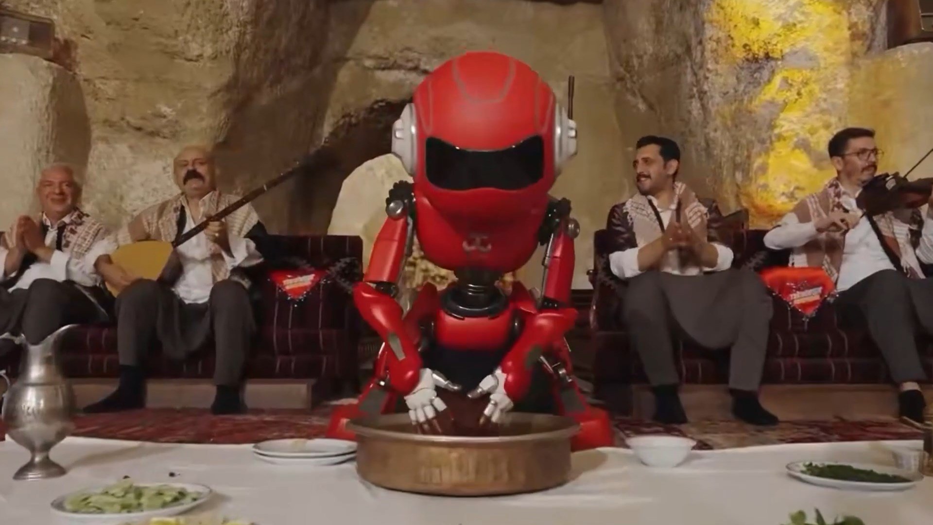Şanlıurfa sıra gecesi ve insansı robot çiğ köfte yoğurma anı