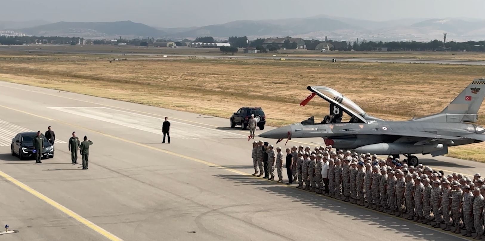 Orgeneral Rafet Dalkıran uçakla saygı uçuşu yaptı