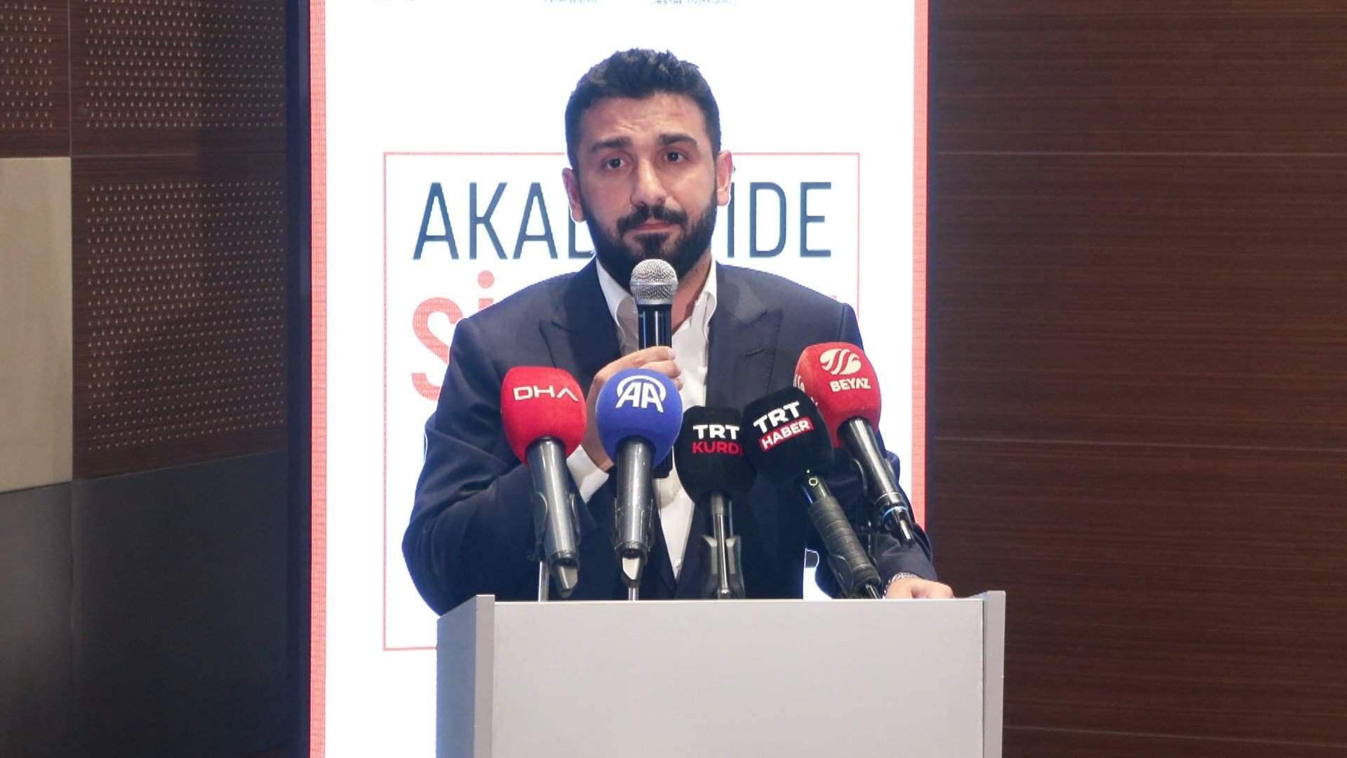 TÜGVA Genel Başkanı İbrahim Beşinci konuşma yapıyor