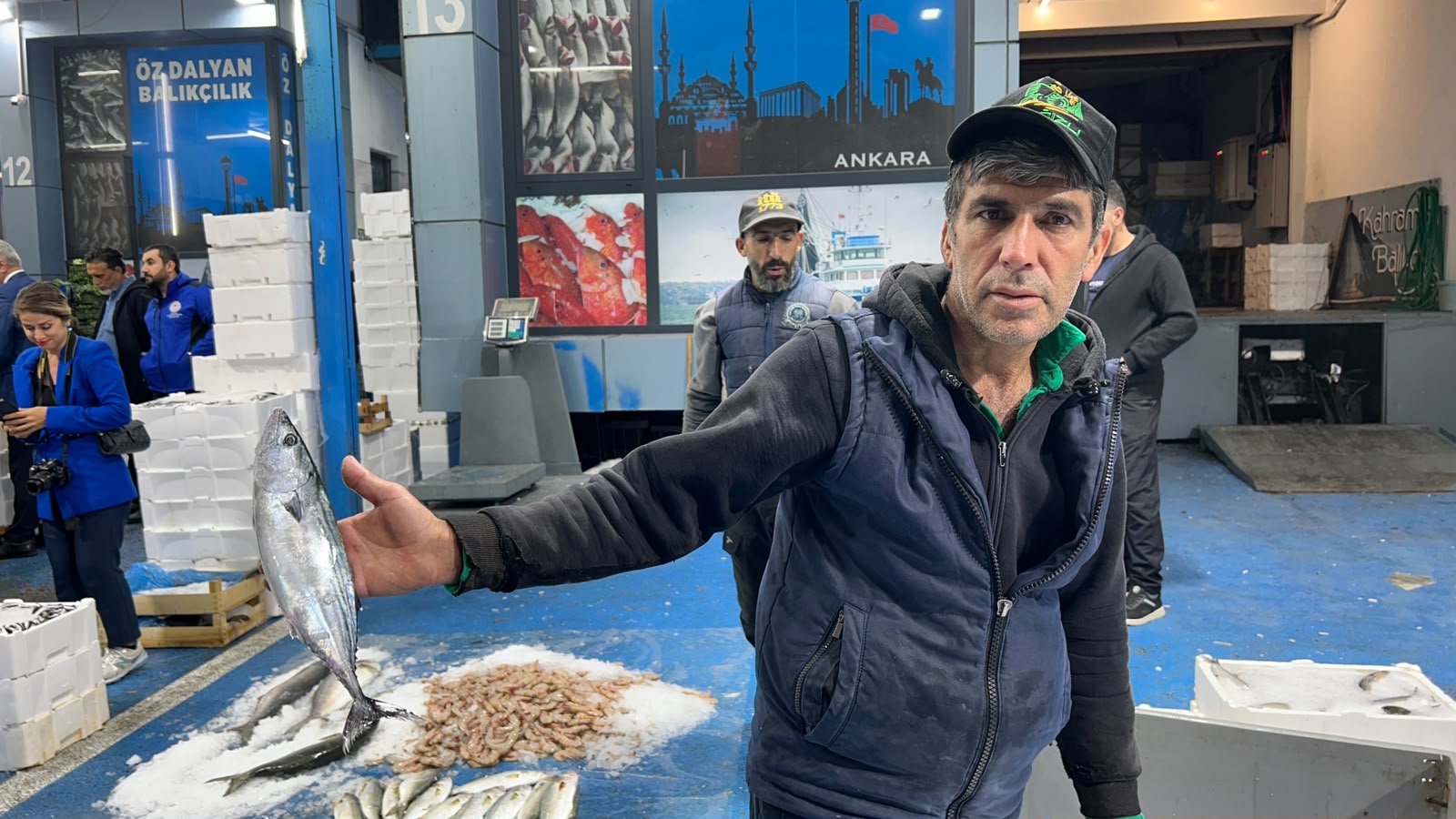 Ankara İl Tarım ve Orman Müdürü Ahmet Dallı balık halinde esnafla görüştü