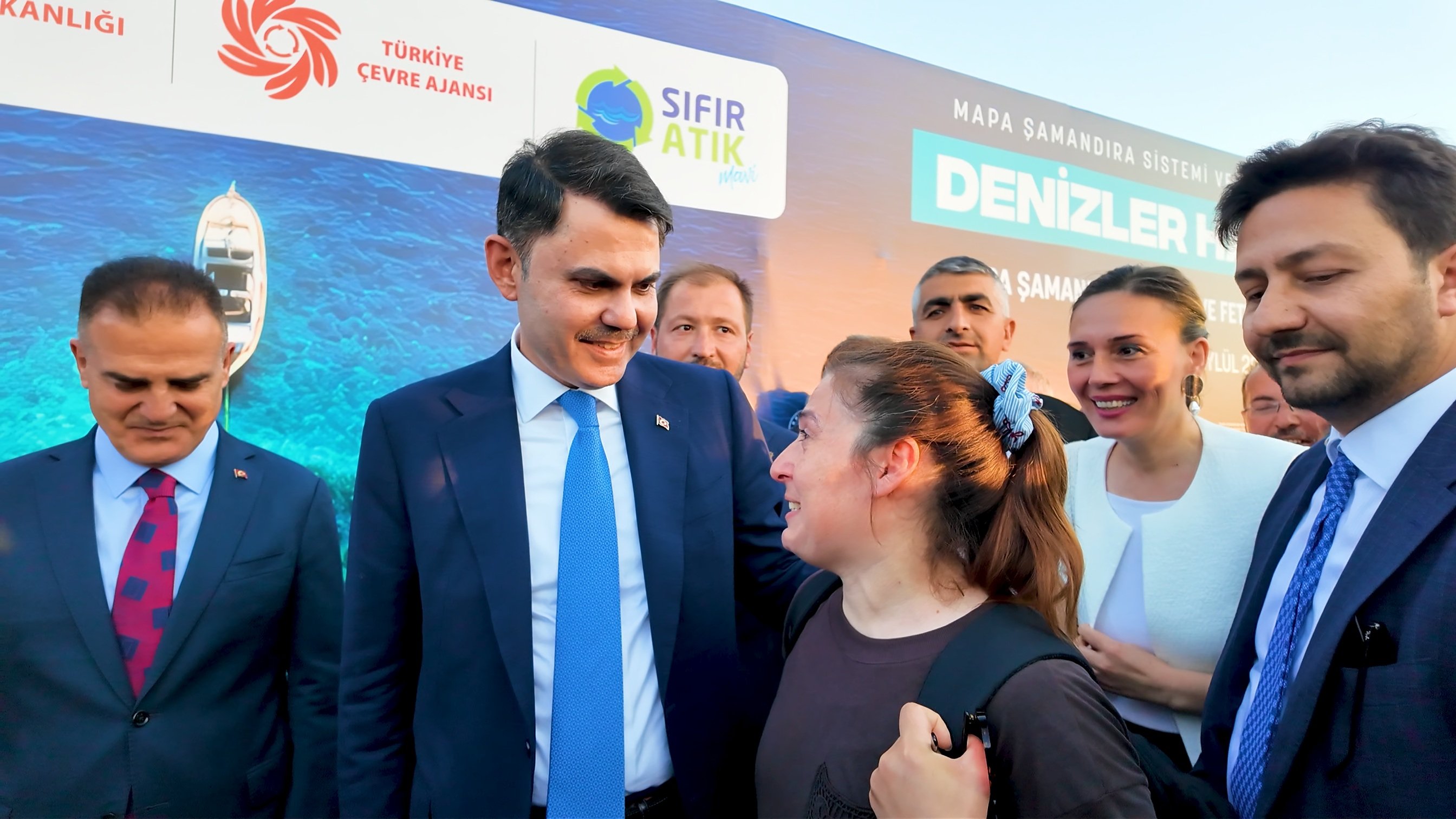 Bakan Murat Kurum depremzede vatandaşla