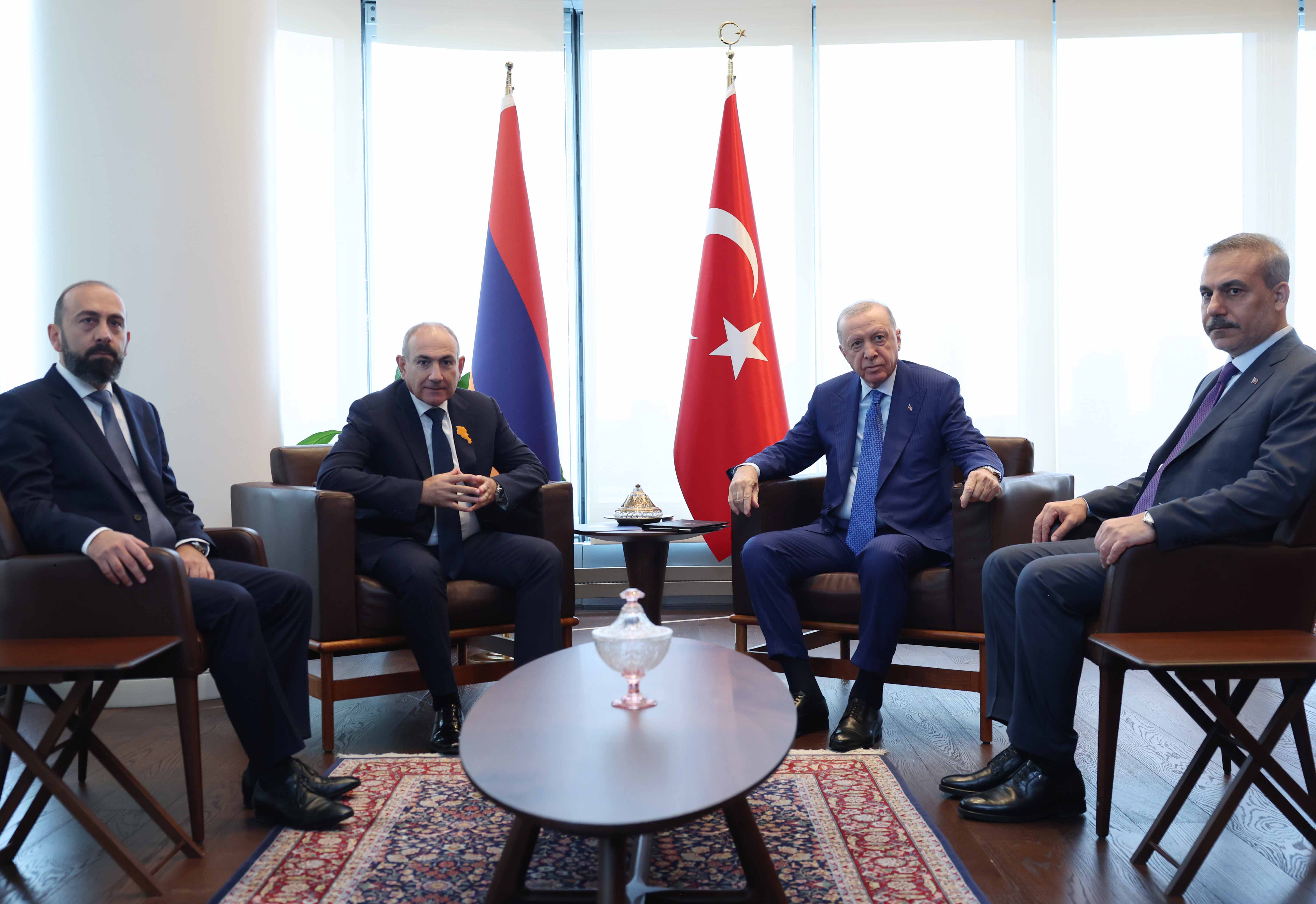 Cumhurbaşkanı Erdoğan, Ermenistan Başbakanı Paşinyan ile görüştü