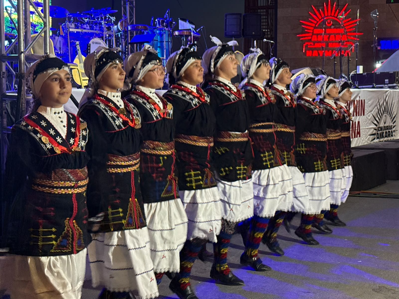 Belediye Başkanı Levent Koç konuşma yaparken