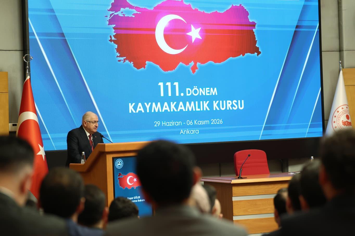 Milli Savunma Bakanı Yaşar Güler kaymakam adaylarıyla bir araya geldi