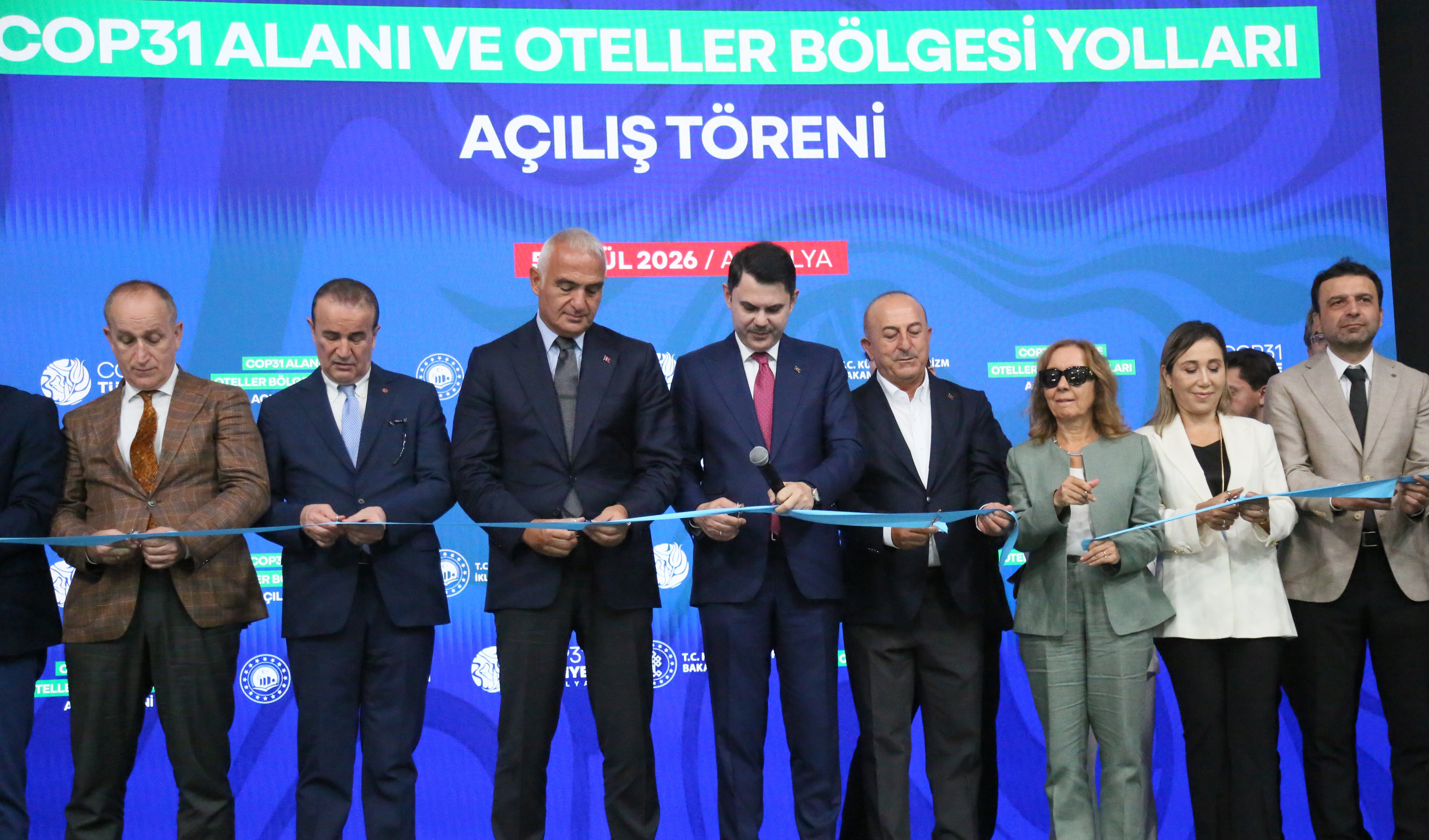 Bakan Kurum ve protokol üyeleri yeni yolların açılışında