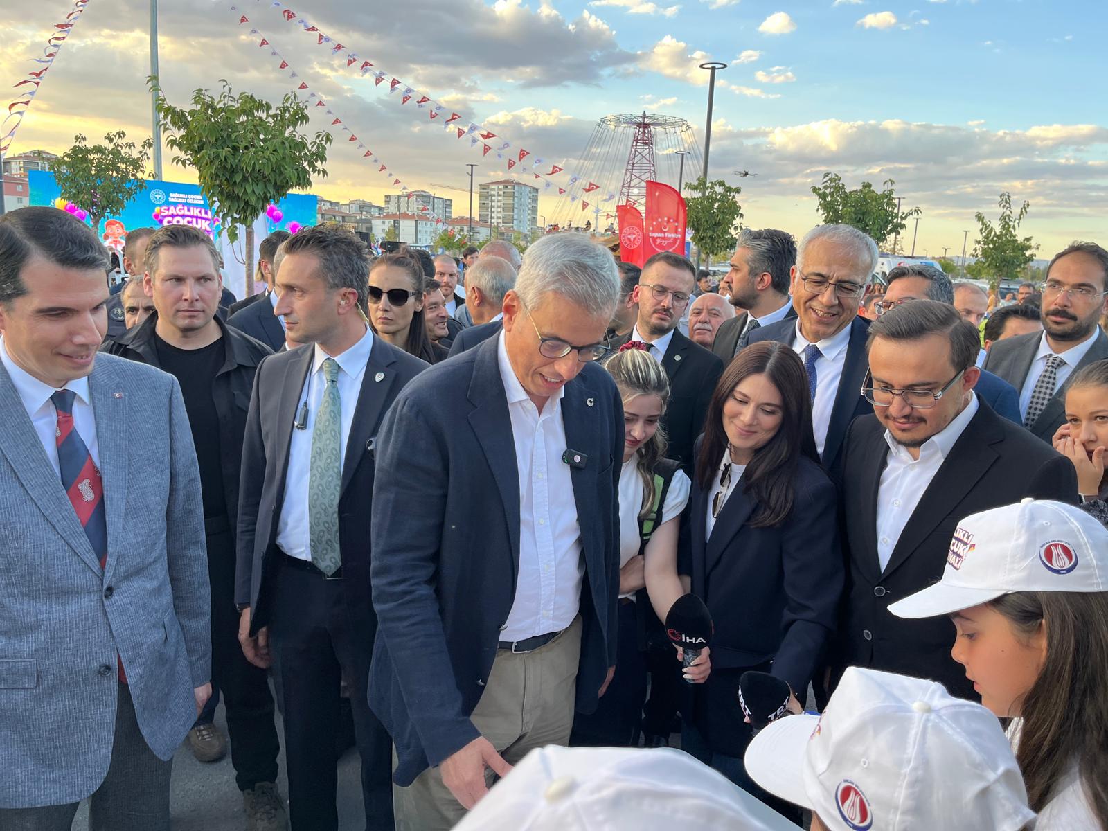 Bakan Memişoğlu, çocuklarla bir araya geldi