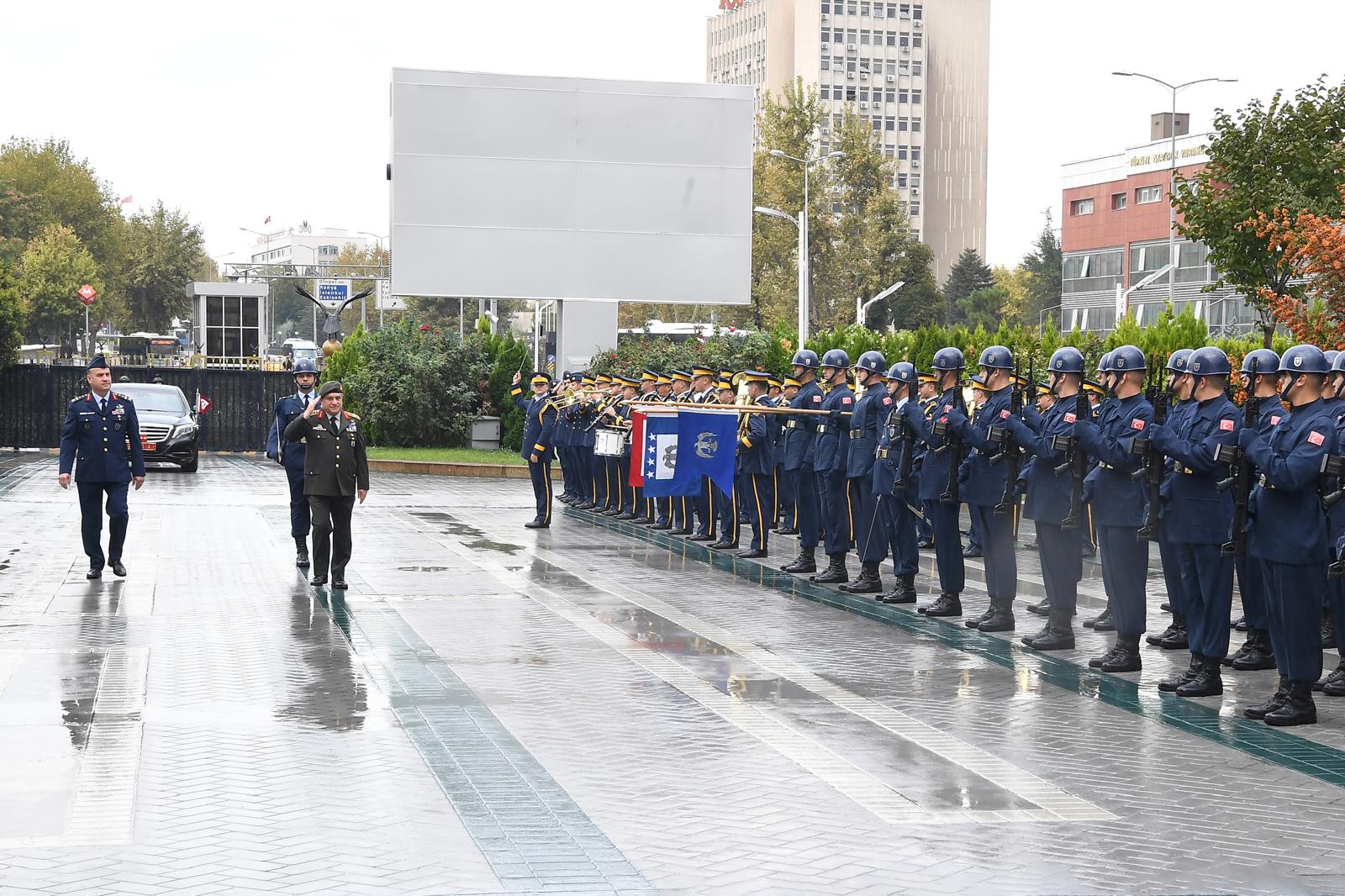 Genelkurmay Başkanı Selçuk Bayraktaroğlu, Hava Kuvvetleri Komutanlığında incelemelerde bulundu