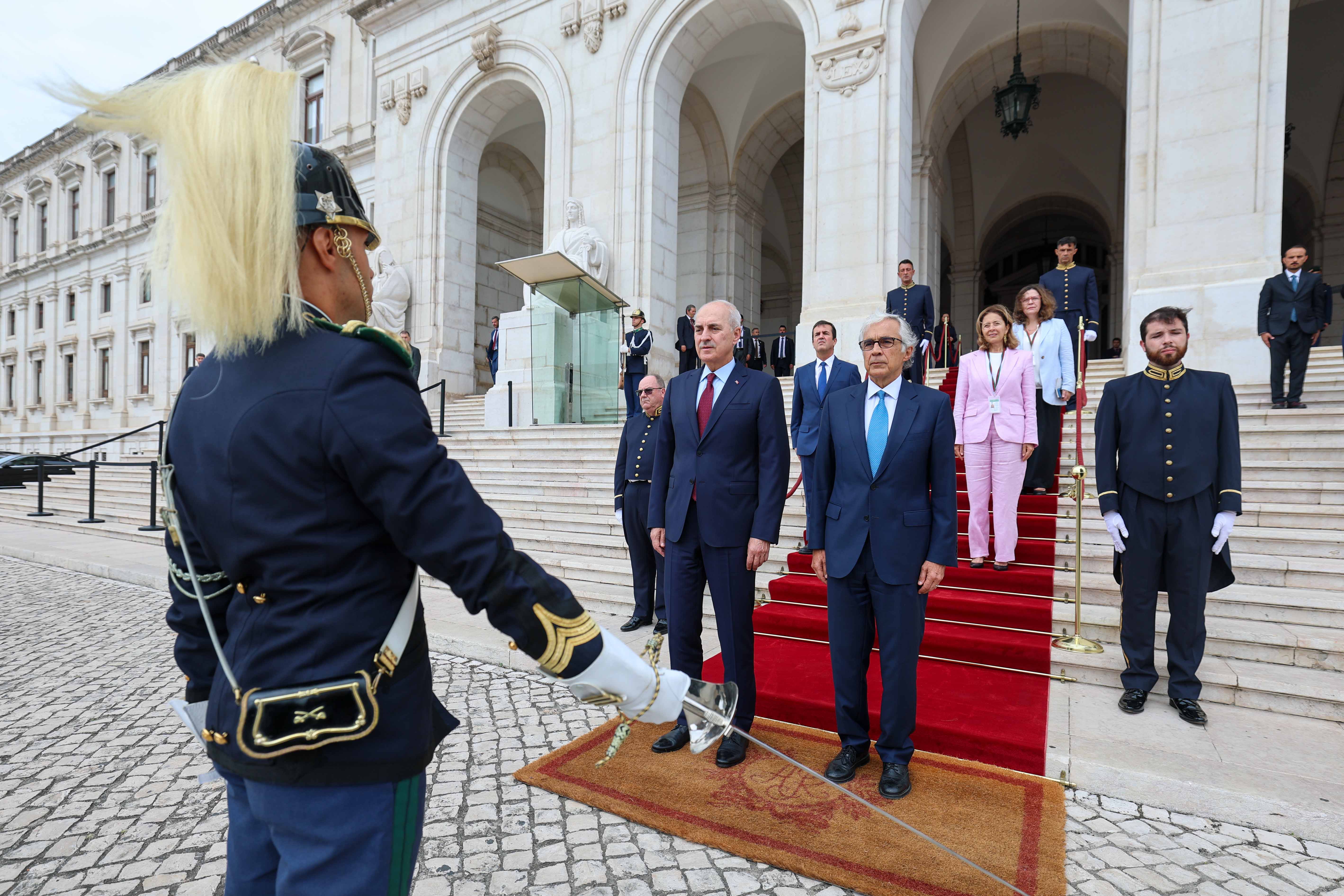 TBMM Başkanı Kurtulmuş tören mangasını selamladı