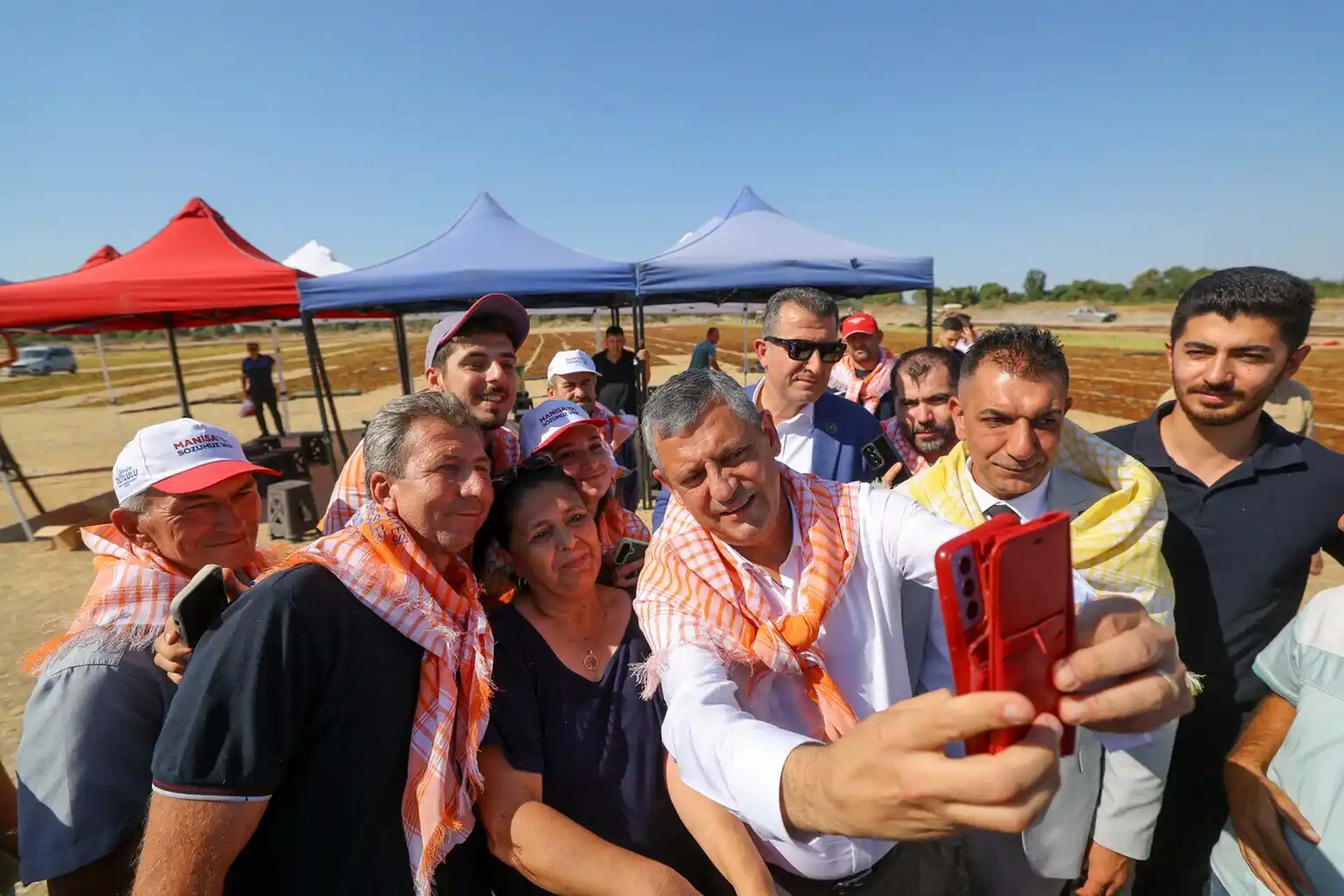 Özgür Özel üzüm sergisi