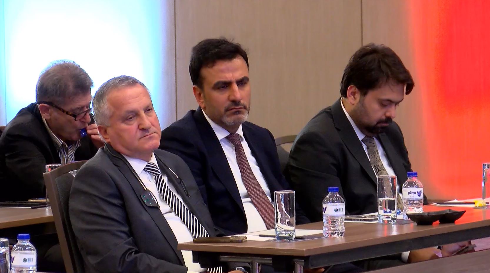 Kalp Sağlığı Seferberliği toplantısına katılan sporcular ve sanatçılar