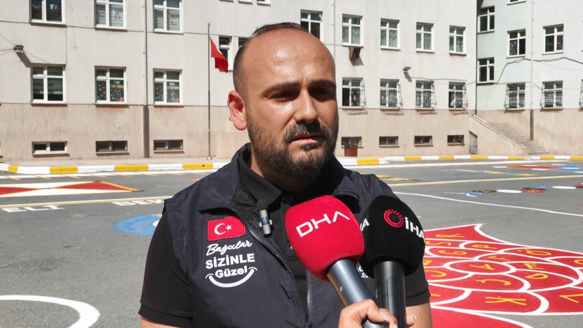 Bağcılar okul bahçesi oyun alanları renkli çizimler
