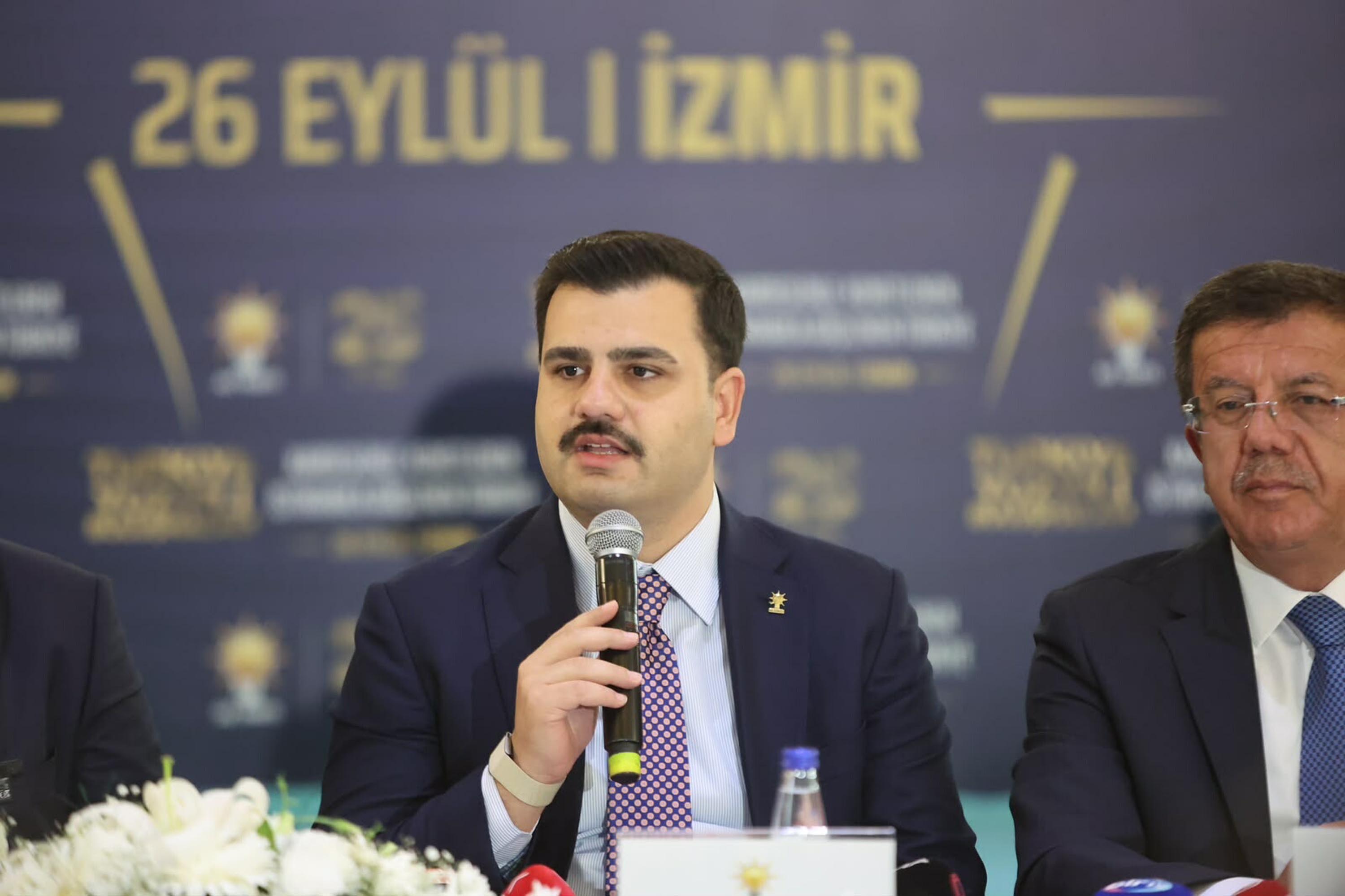 AK Parti Genel Başkan Yardımcısı Nihat Zeybekci, İzmir