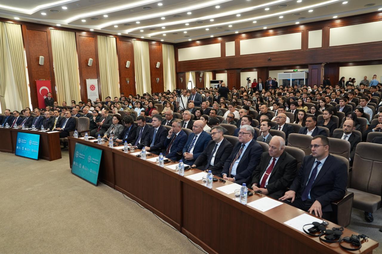 Türk Dünyası Diyalogları panelinde konuşmacılar değerlendirmelerde bulundu