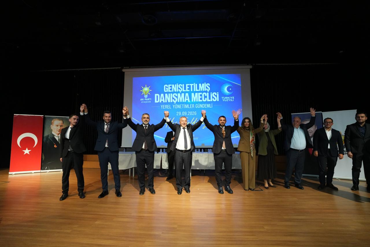 Program sonunda toplu fotoğraf çekimi
