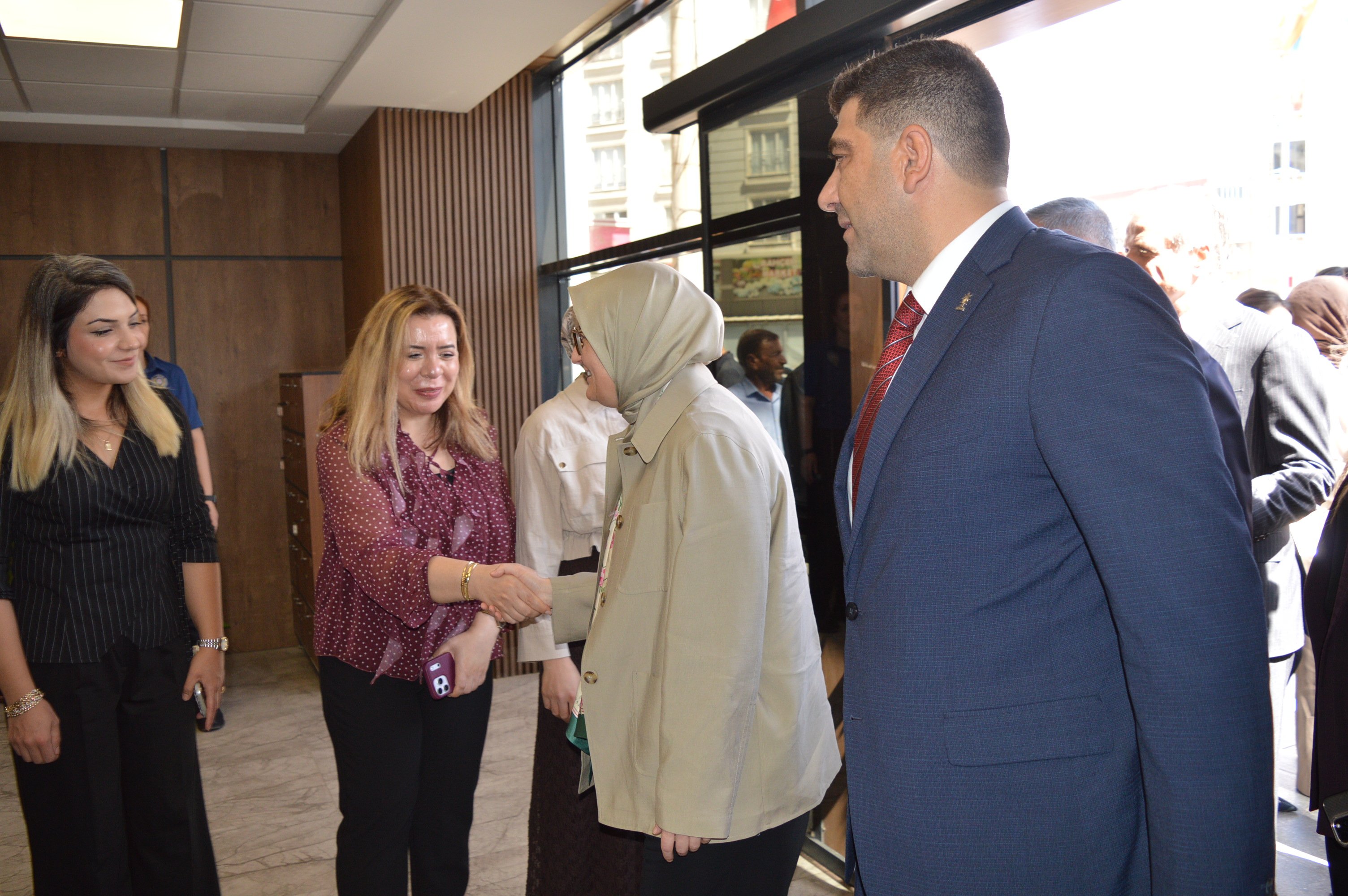 Yeniden Refah Partisi’nden istifa eden Mahmut Özer ve Vahit Çakar’a rozet takıldı