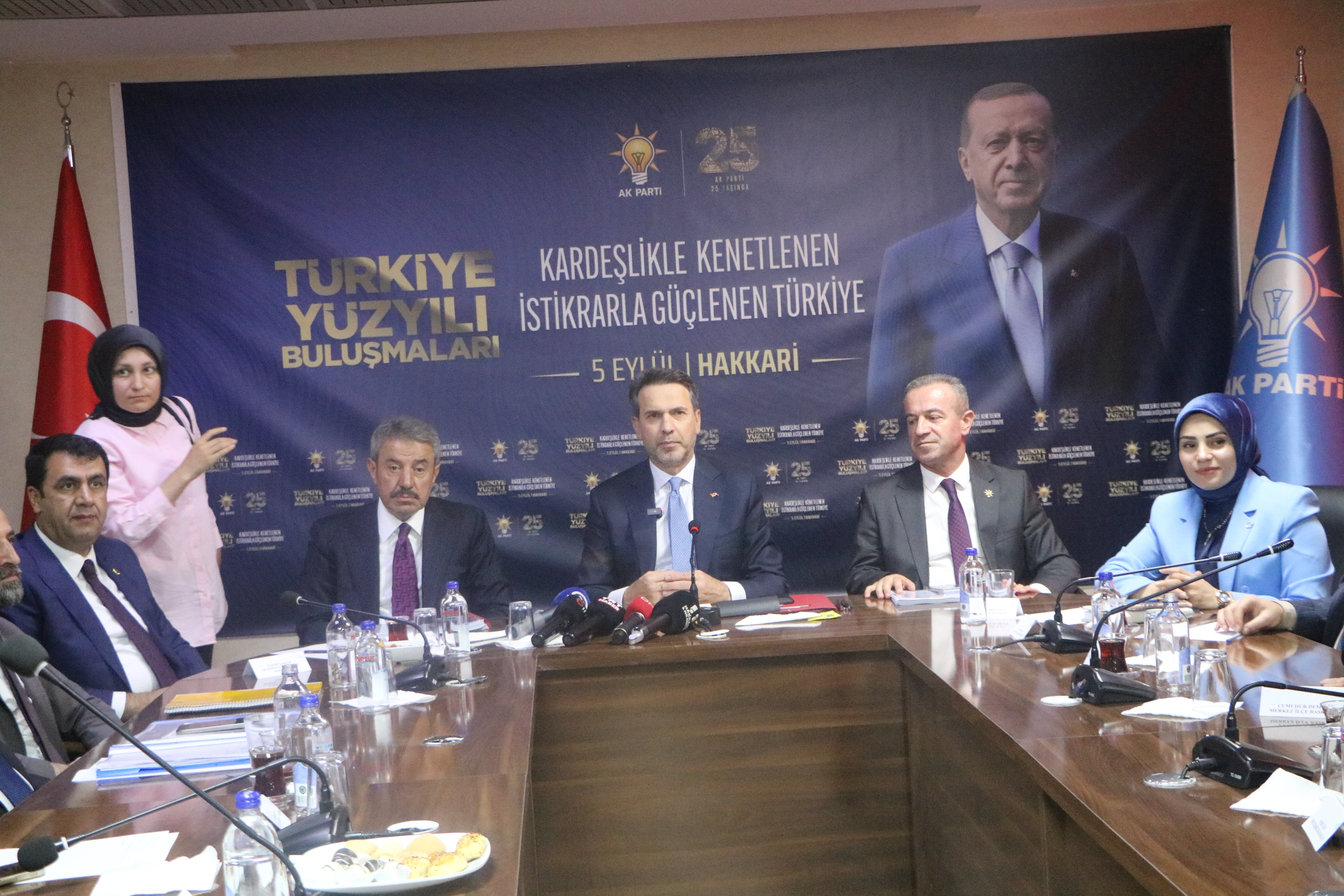 Bakan Bayraktar toplantıda
