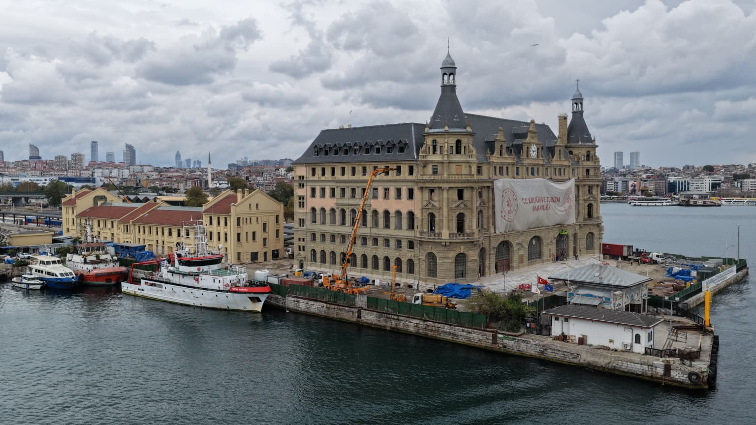 Kültür ve Turizm Bakanı Mehmet Nuri Ersoy Haydarpaşa Garı restorasyon çalışmaları