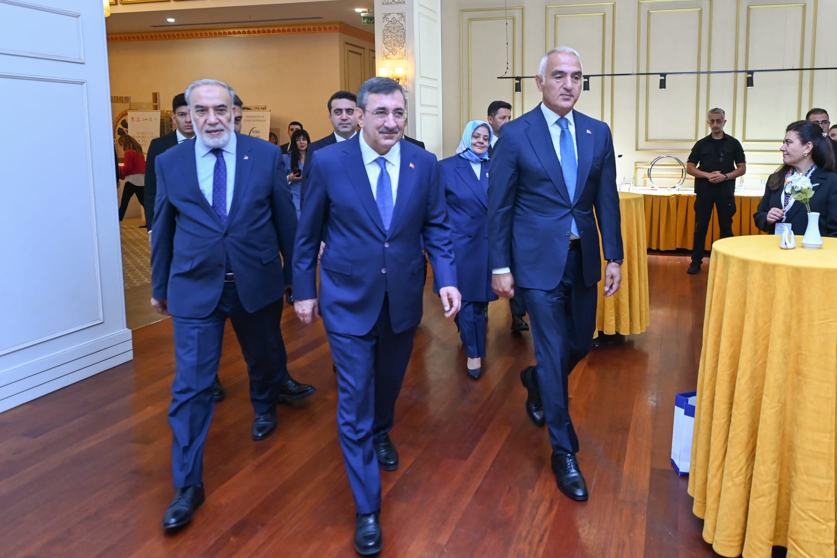 Cevdet Yılmaz konuşma yapıyor