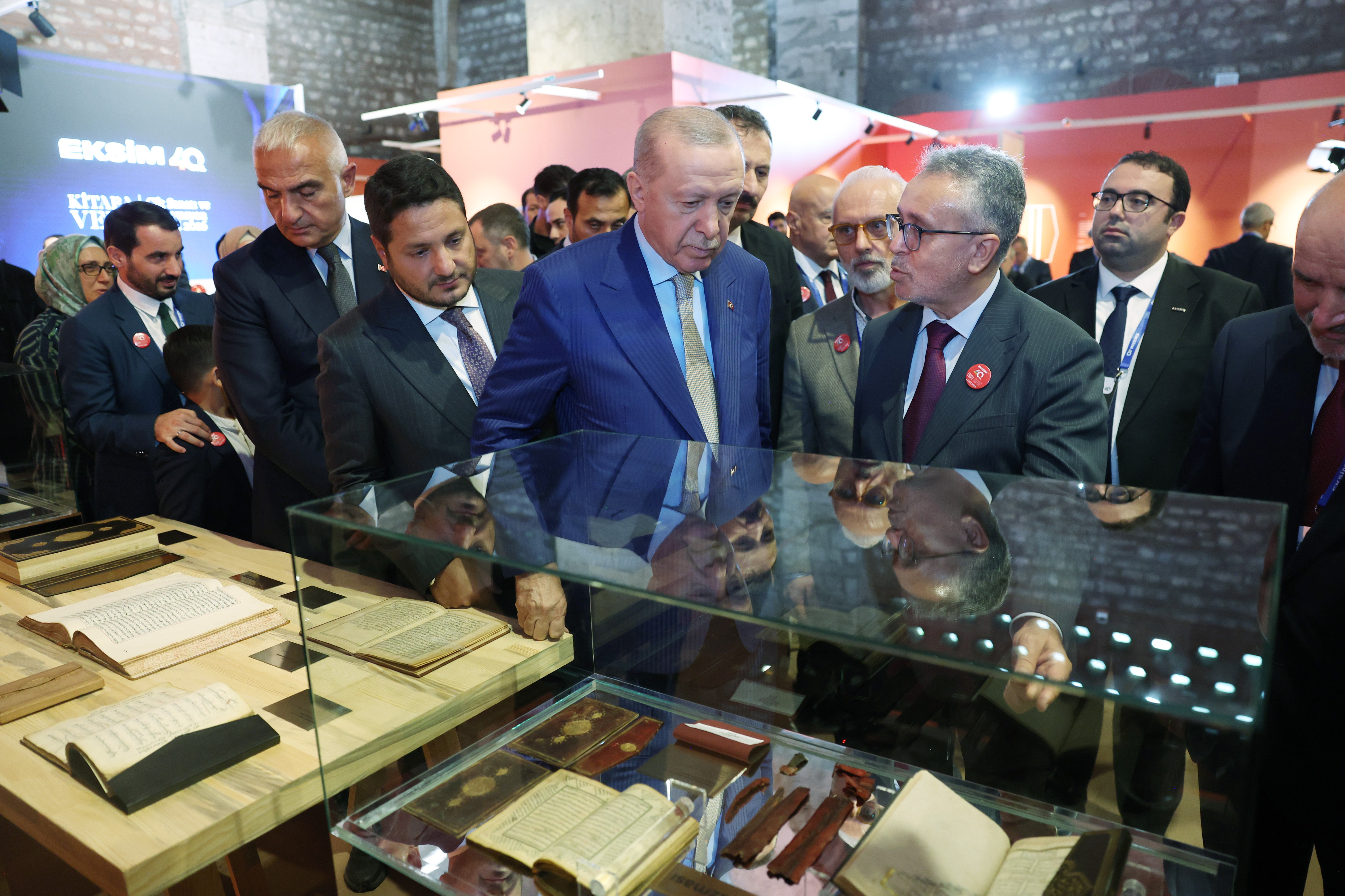 Kitaba Vefa sergisi eserler