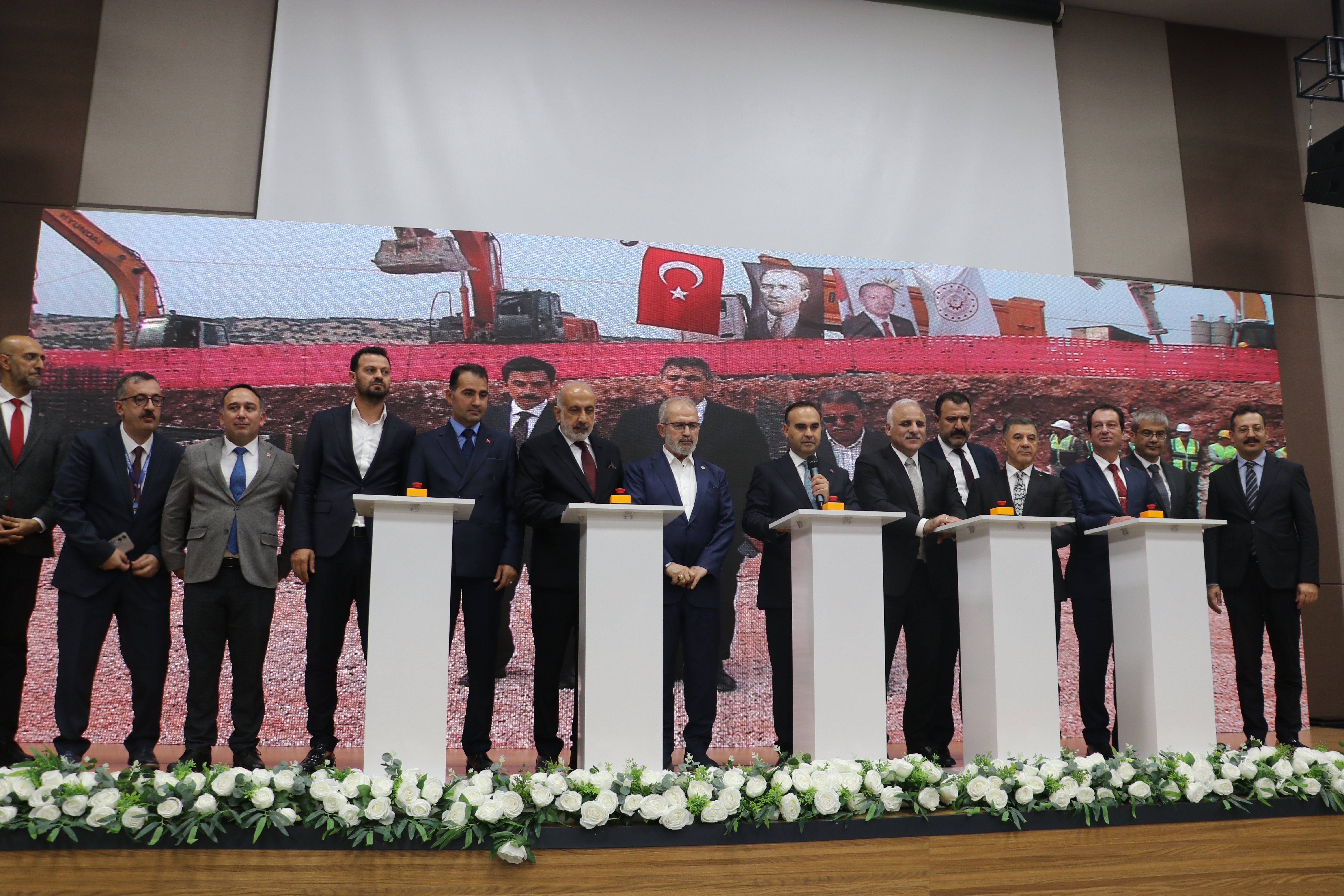 Bakan Kacır, TEKNOFEST yarışma alanlarını ziyaret etti