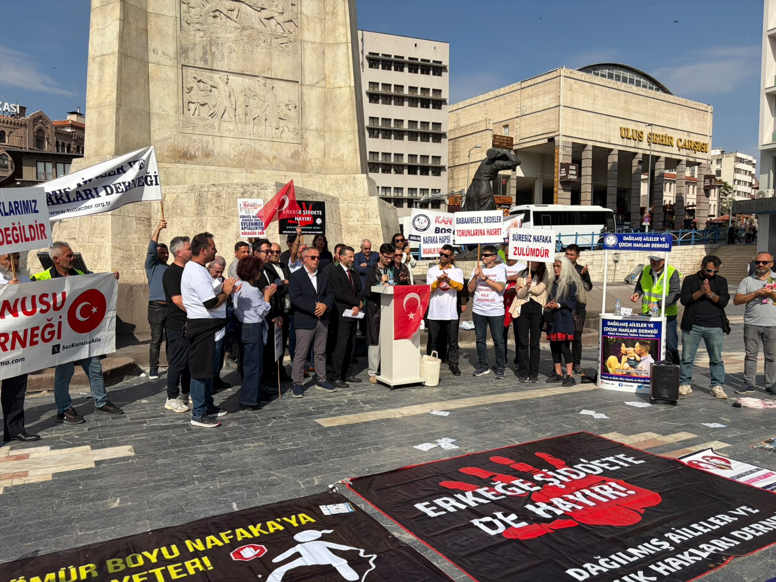 Türkiye Aile Hareketi süresiz nafaka protestosu