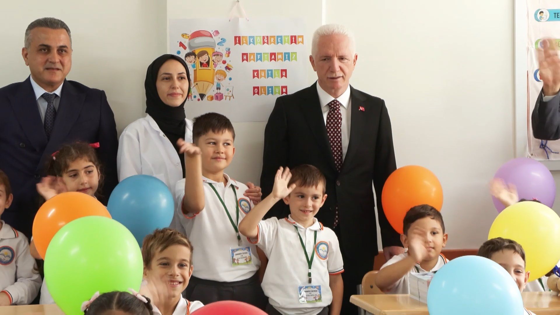 İstanbul Valisi Davut Gül, ilk ders zilini çaldı