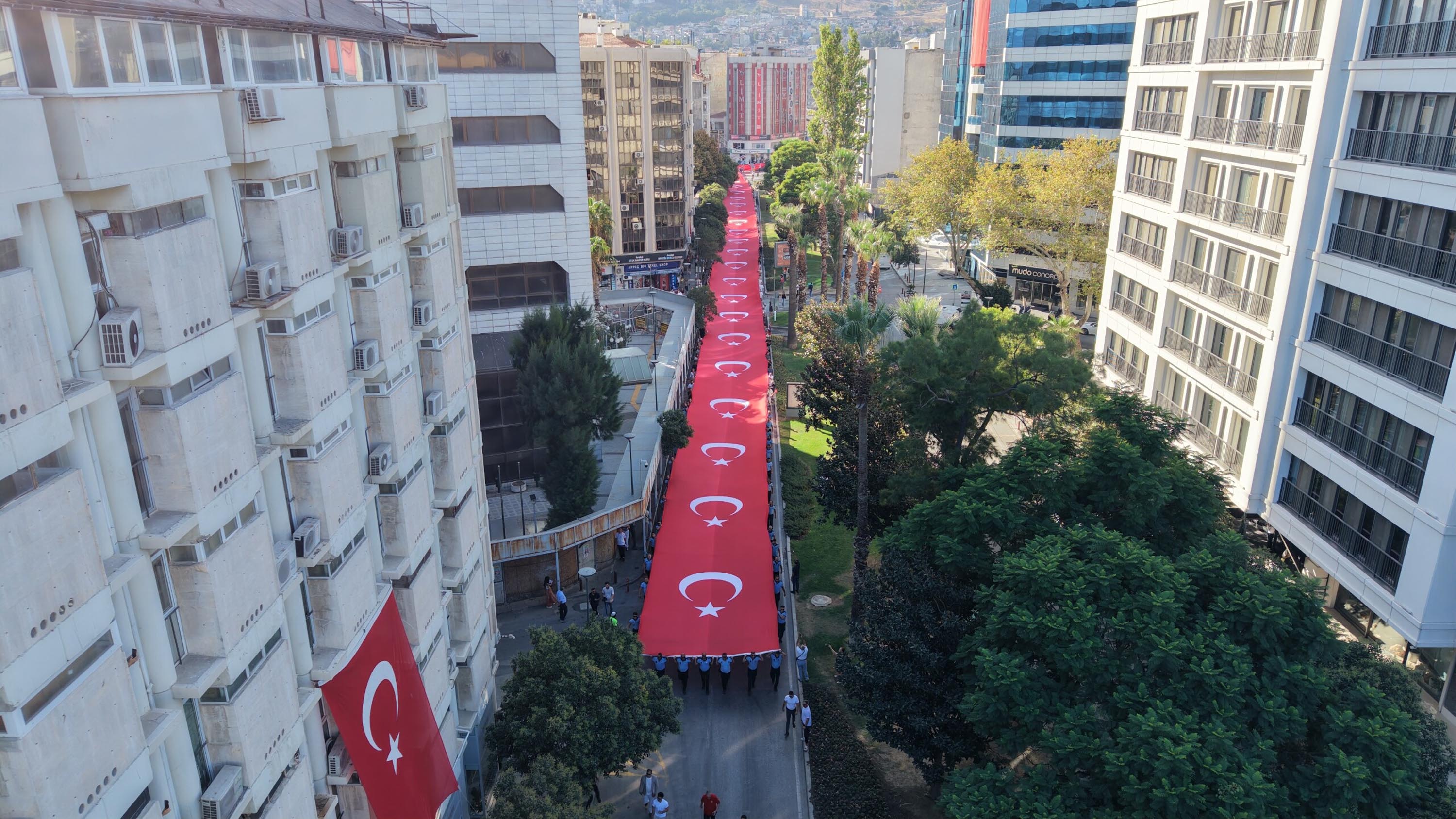 350 metrelik Türk bayrağı