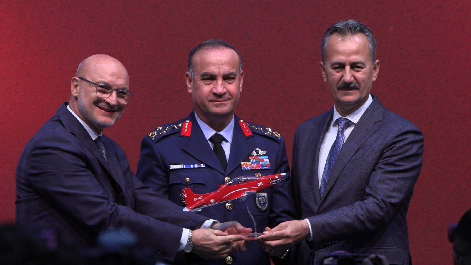 HÜRKUŞ-2 selamlama uçuşu
