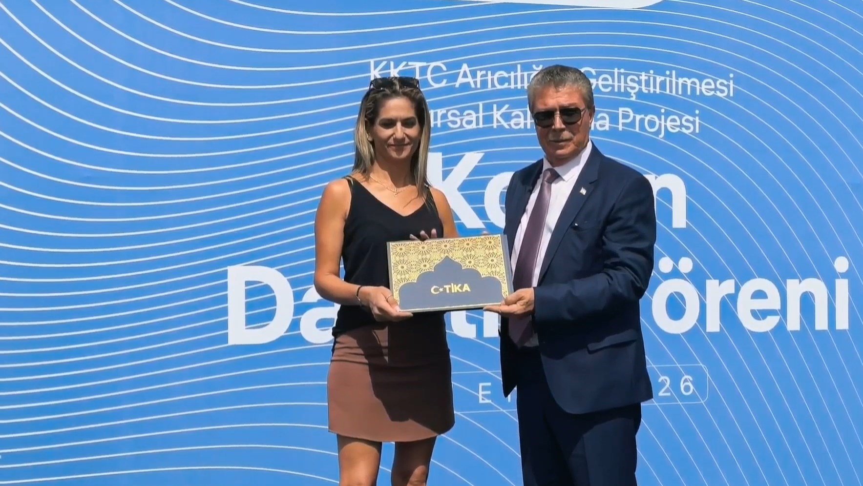 KKTC Başbakanı Ünal Üstel kovan dağıtım töreninde konuşma yapıyor