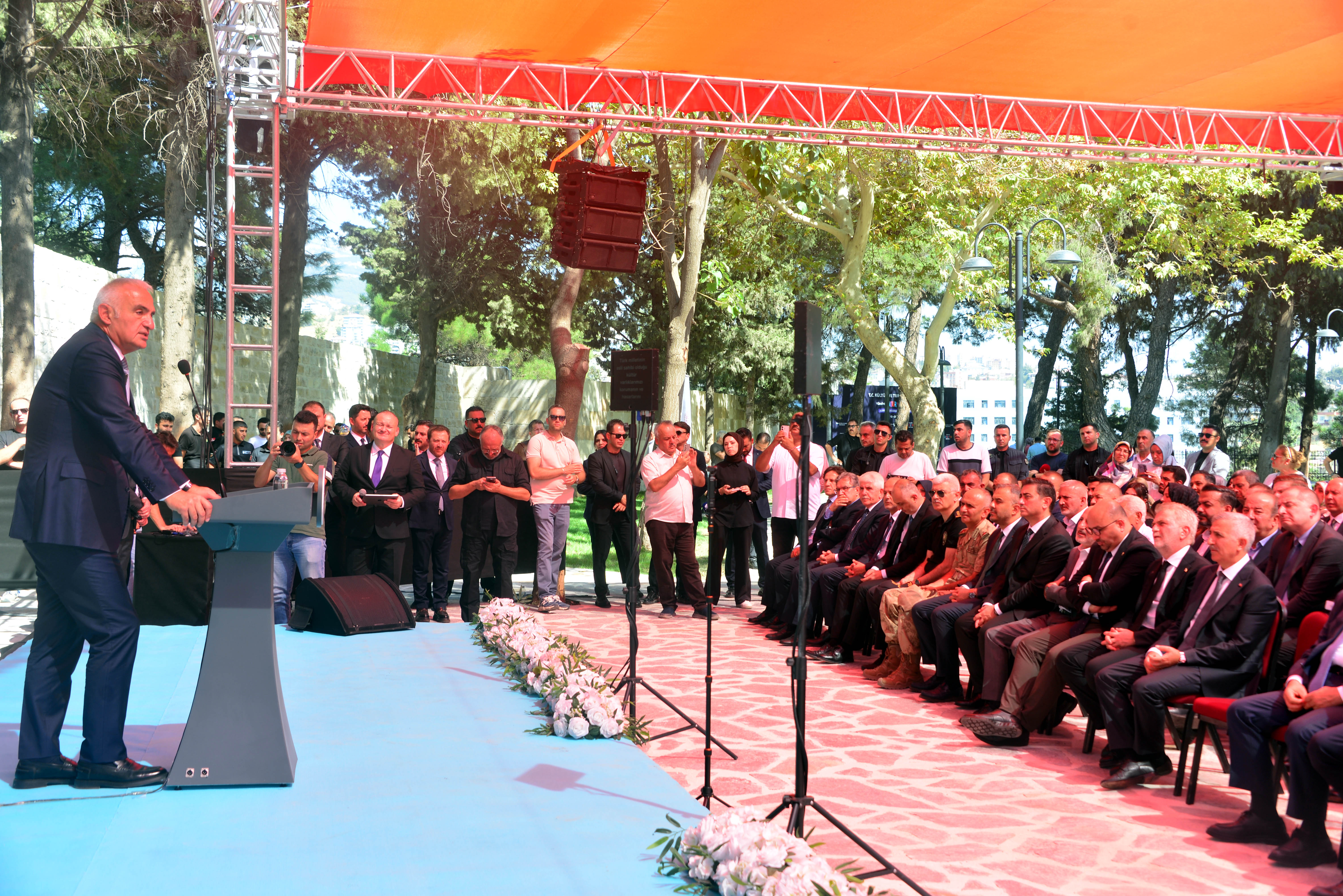 Bakan Ersoy, Maraş Kalesi açılış töreninde konuşma yapıyor