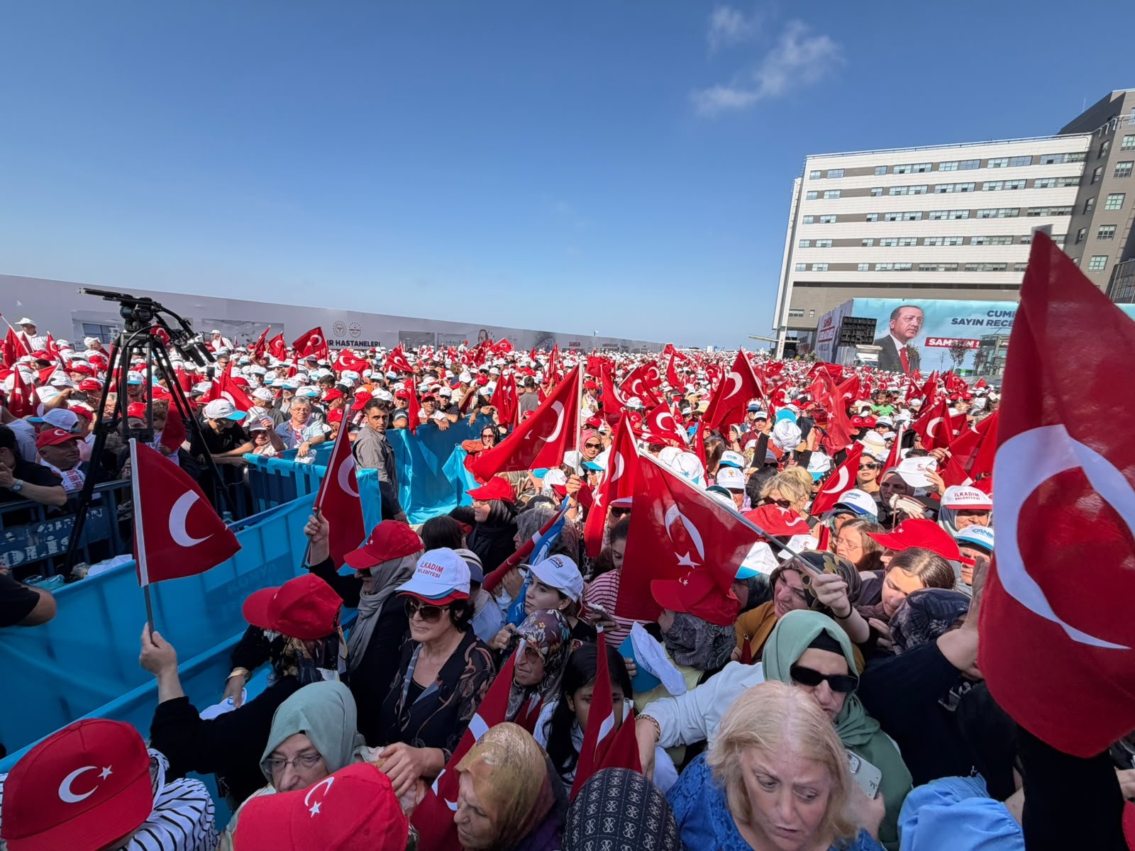 Cumhurbaşkanı Erdoğan konuşma yapıyor