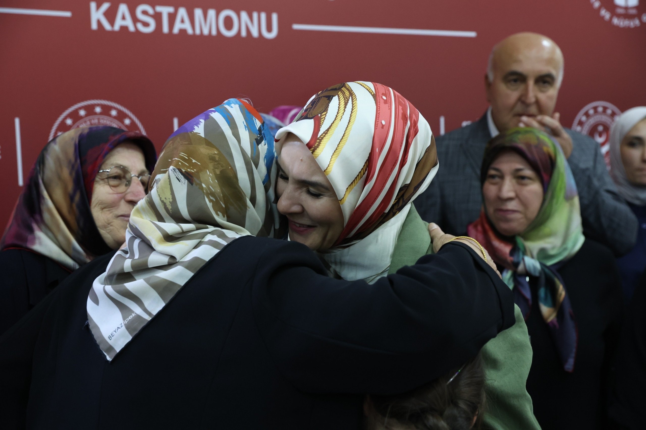 Bakan Göktaş konuşma yaparken