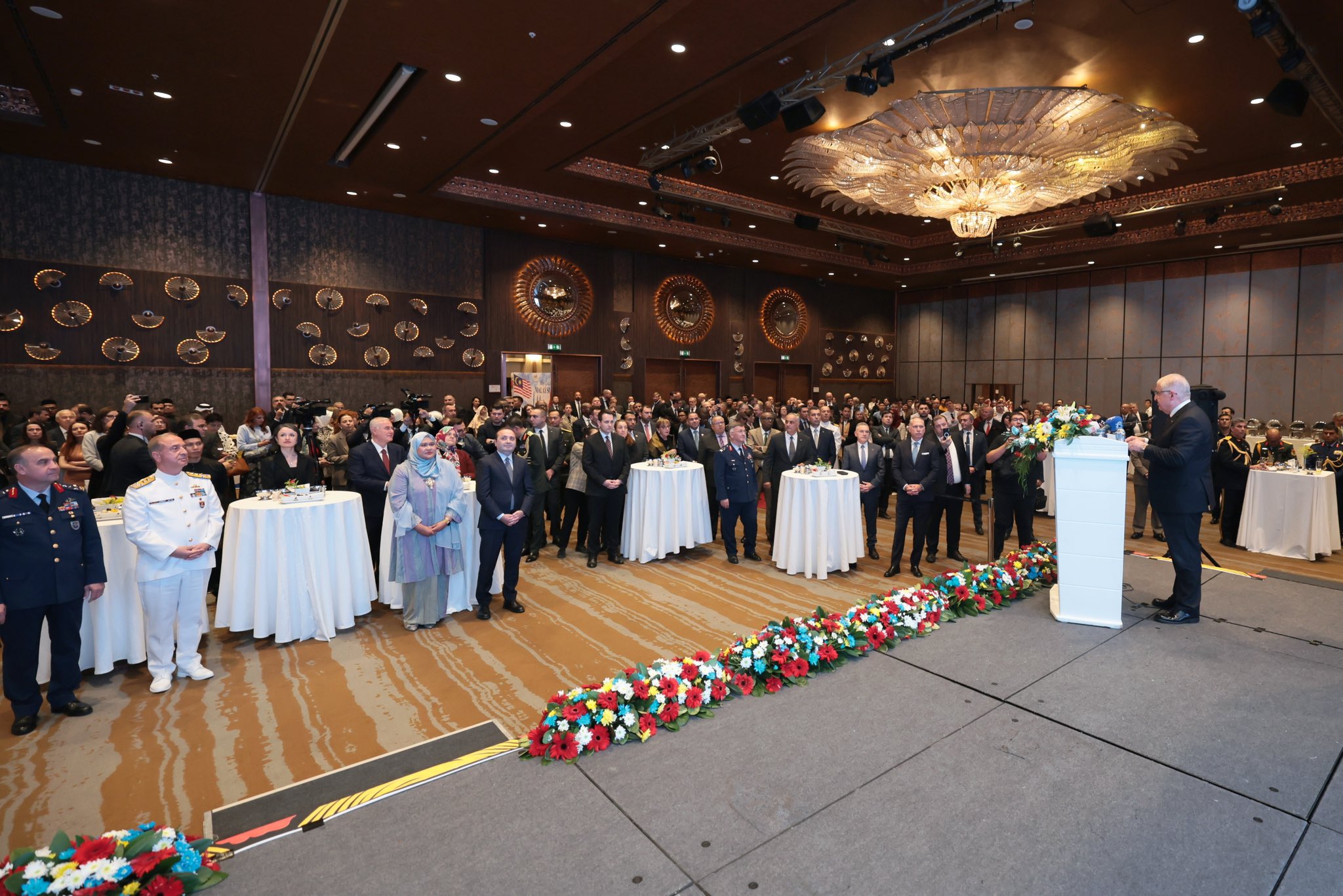 Milli Savunma Bakanı Yaşar Güler, Malezya resepsiyonunda konuşma yapıyor