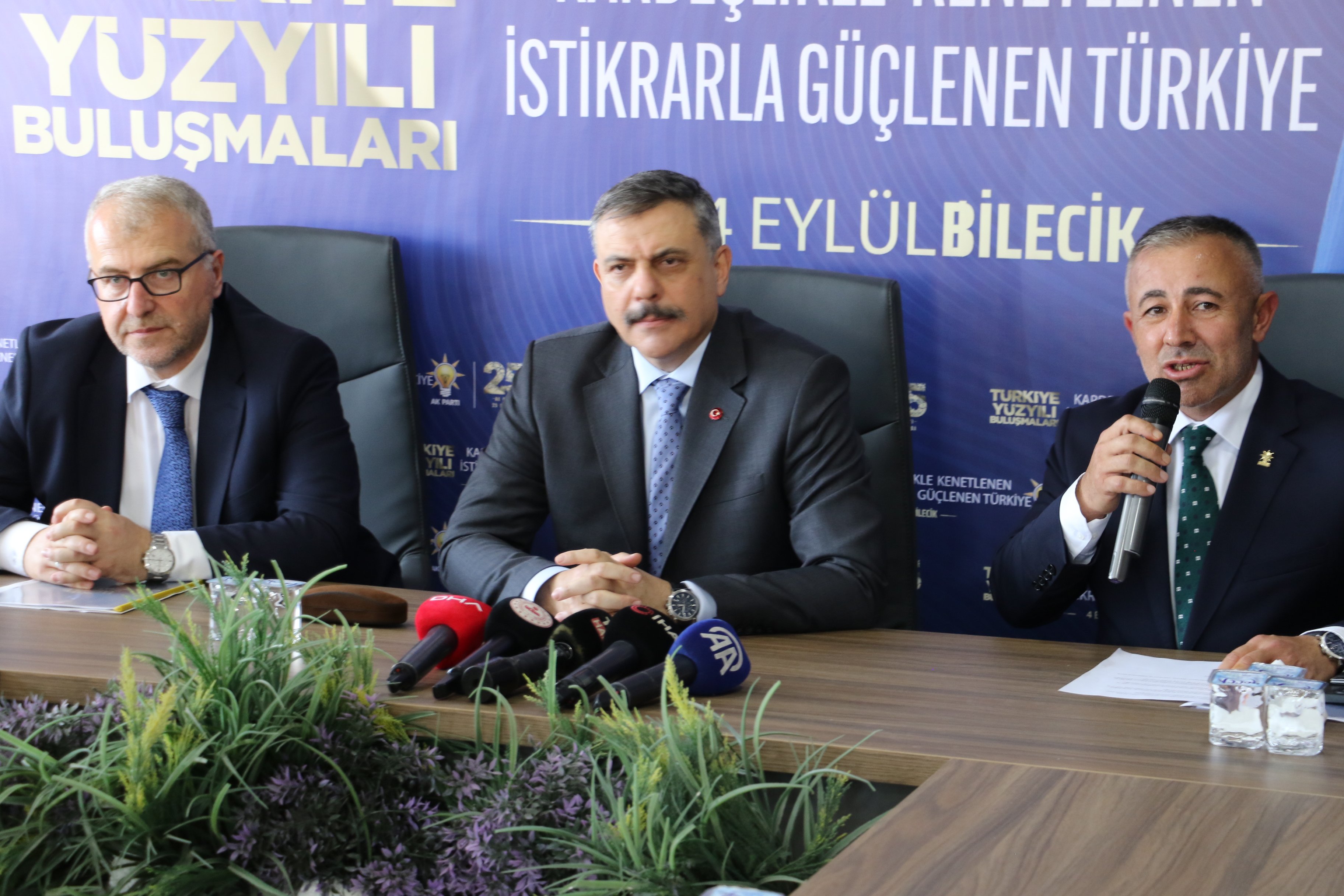 Çiftçi Bilecik ziyaretinde vatandaşlarla buluştu