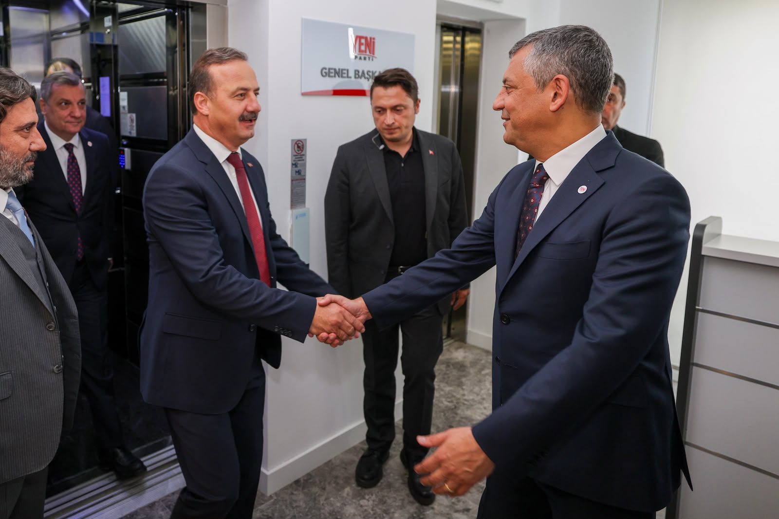 Özgür Özel dış politika açıklaması
