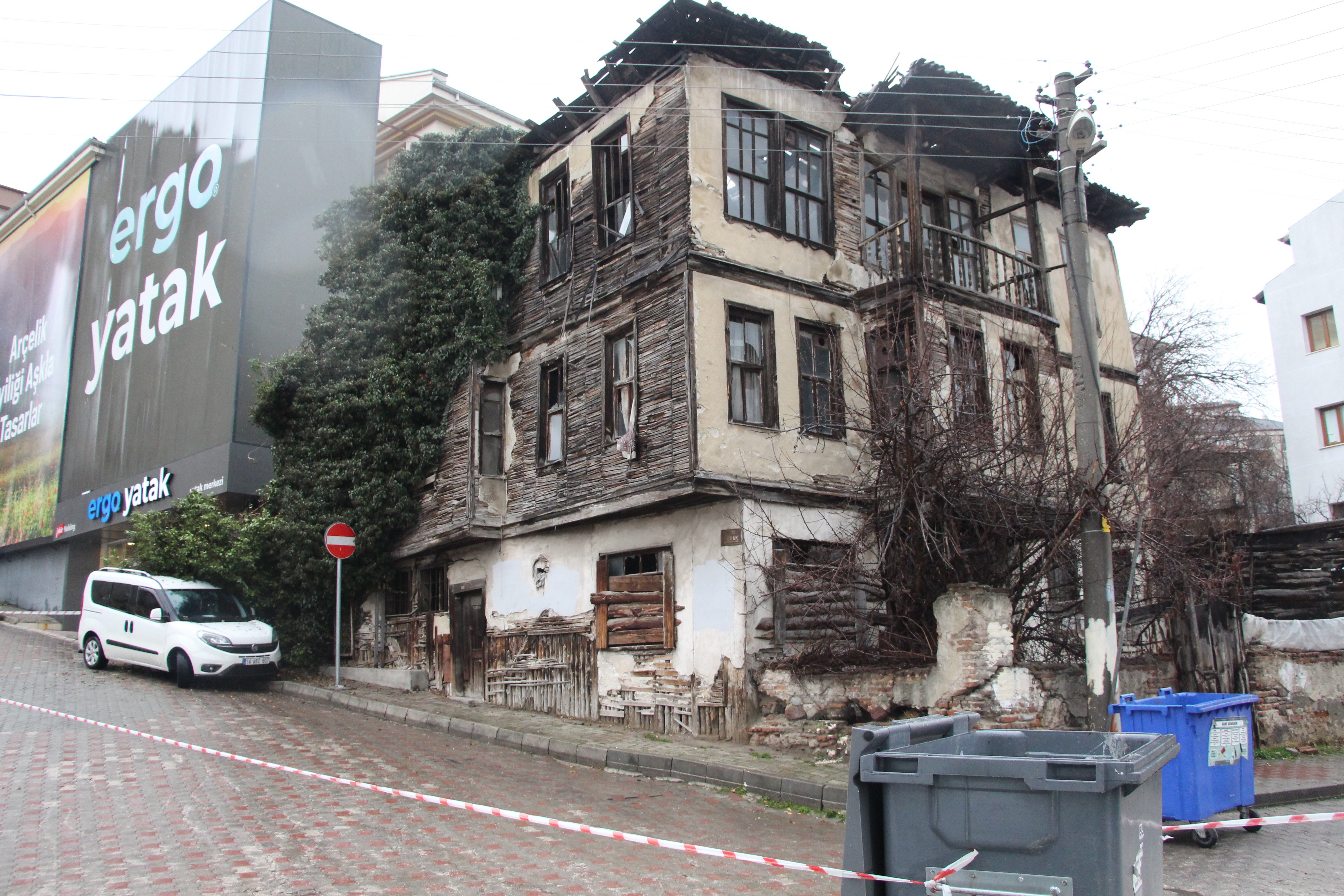 Tarihi yapı ve modern binalar