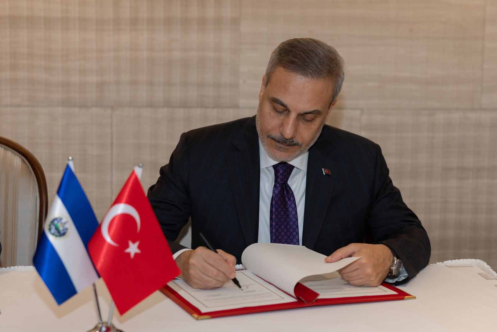 Hakan Fidan ve Alexandra Hill Çifte Vergilendirmenin Önlenmesi Anlaşmasını imzaladı