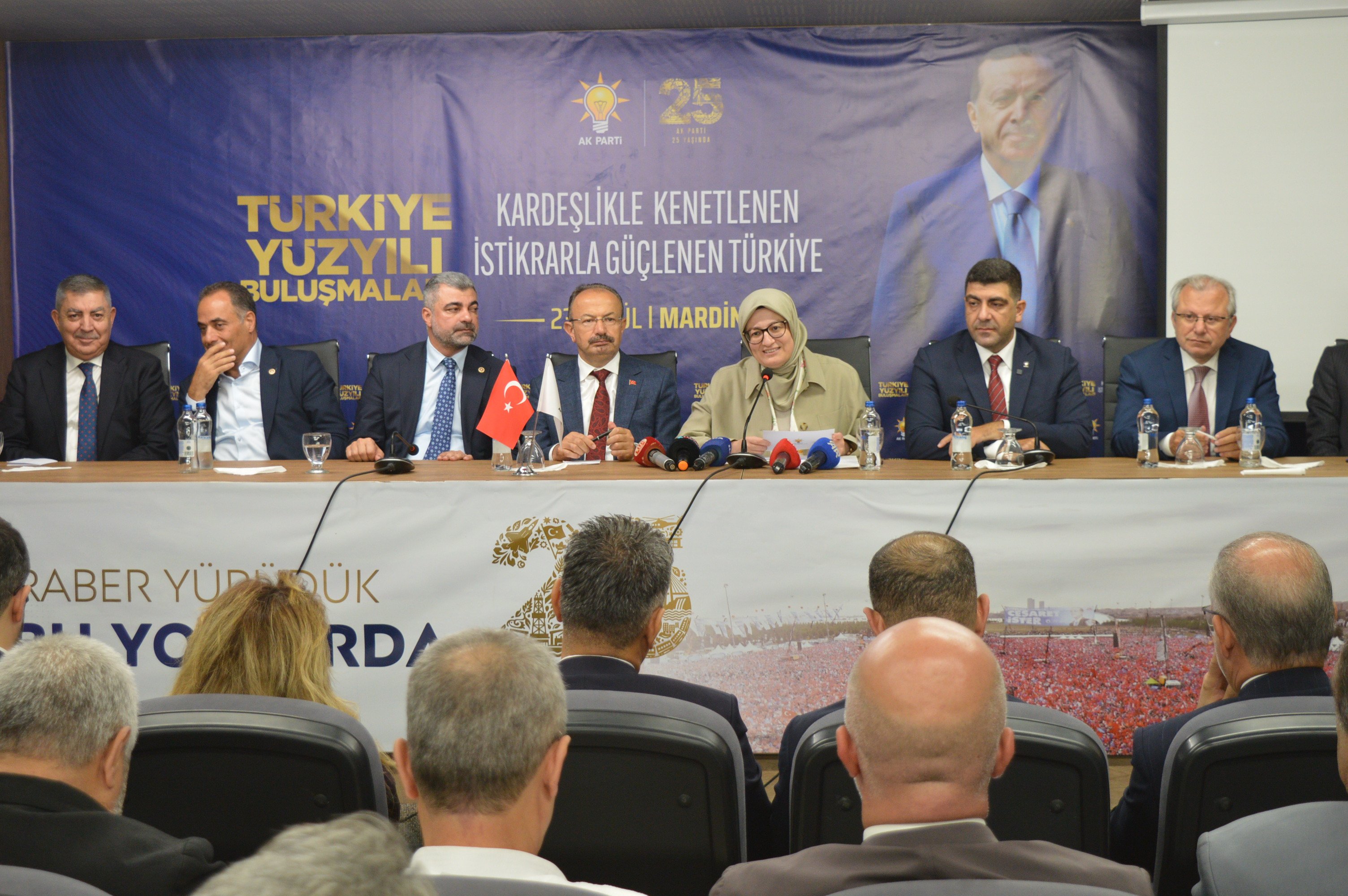 AK Parti Genel Başkan Yardımcısı Belgin Uygur Mardin programında konuştu