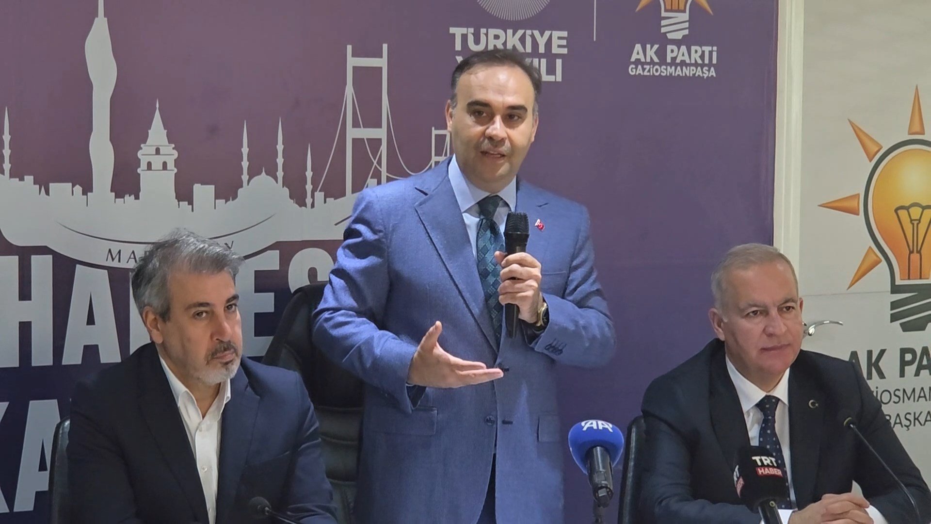 Bakan Kacır AK Parti Gaziosmanpaşa İlçe Başkanlığı ziyareti