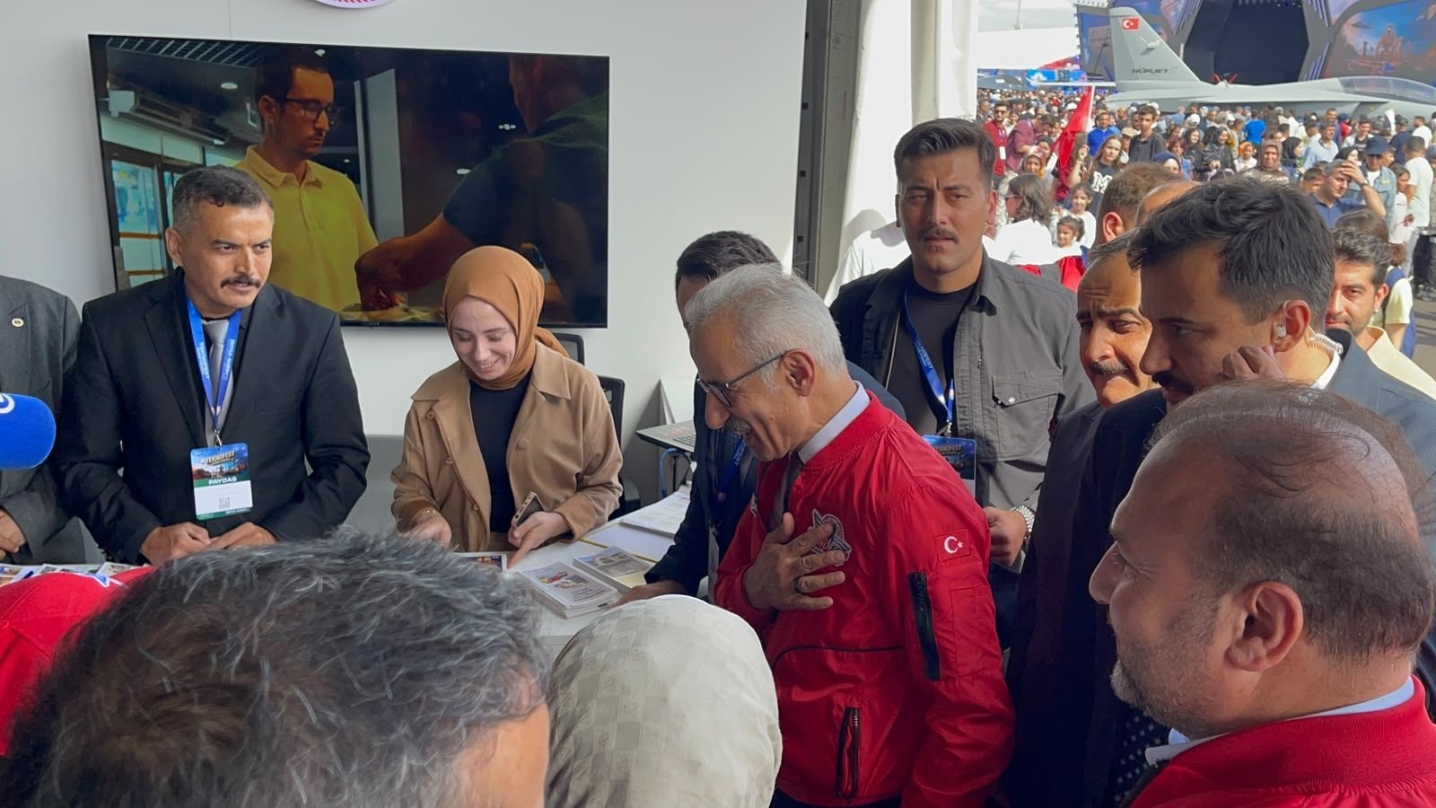 Ulaştırma ve Altyapı Bakanı Abdulkadir Uraloğlu TEKNOFEST Şanlıurfa standını inceledi