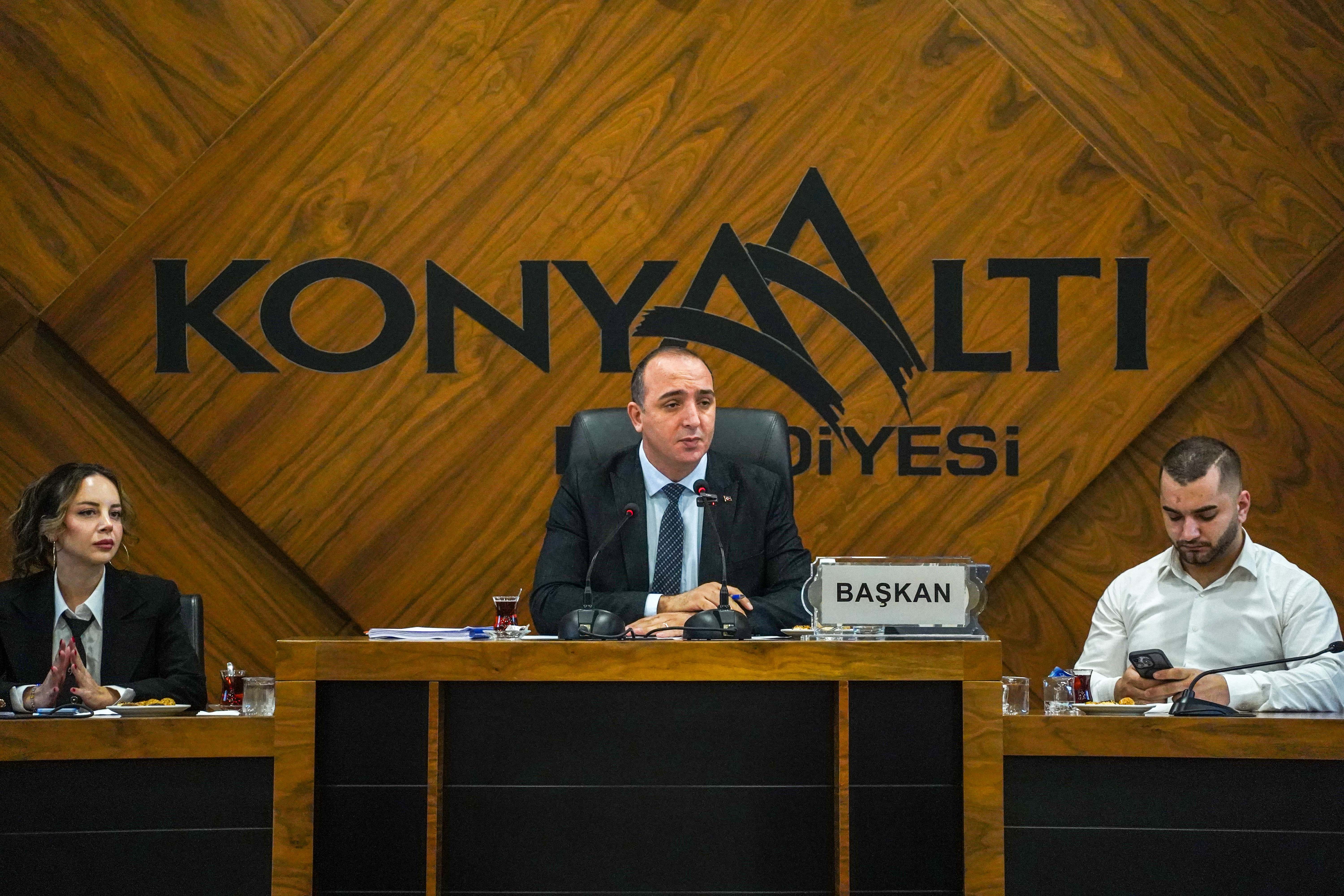 Konyaaltı Belediye Başkanı Cem Kotan CHP istifa meclis toplantısı